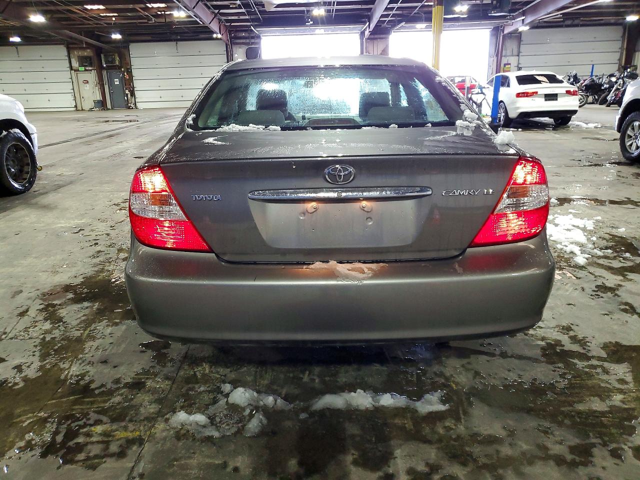 2004 Toyota Camry Le Gray vin: 4T1BE32K04U796544