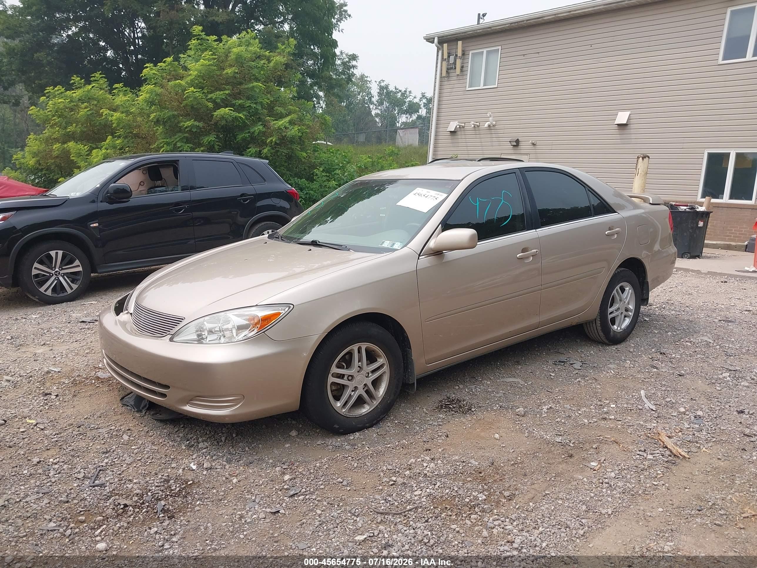 2004 Toyota Camry Le Tan vin: 4T1BE32K04U811995