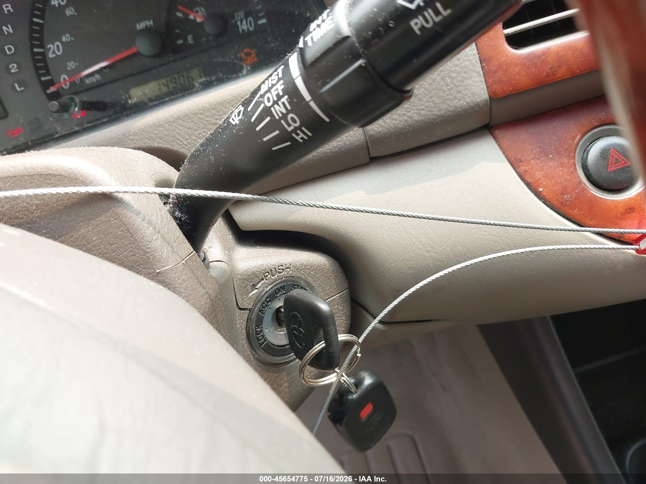 2004 Toyota Camry Le Tan vin: 4T1BE32K04U811995