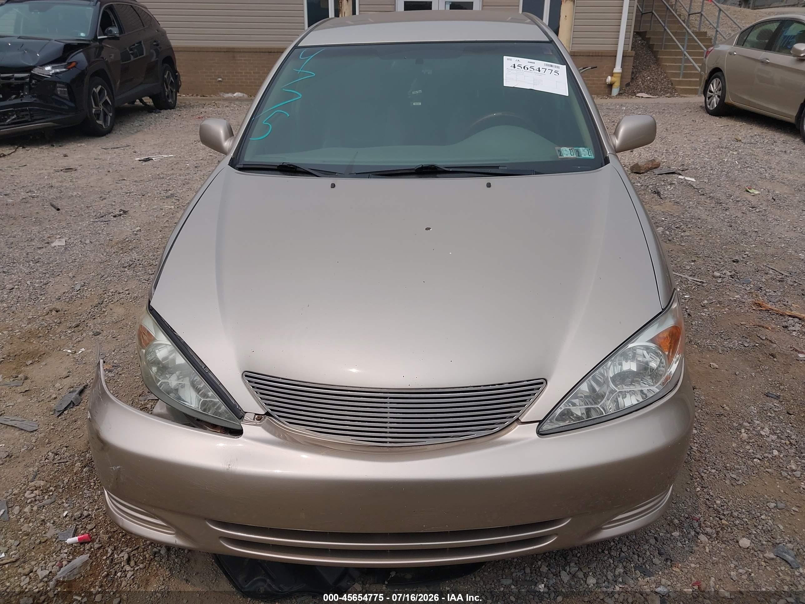 2004 Toyota Camry Le Tan vin: 4T1BE32K04U811995