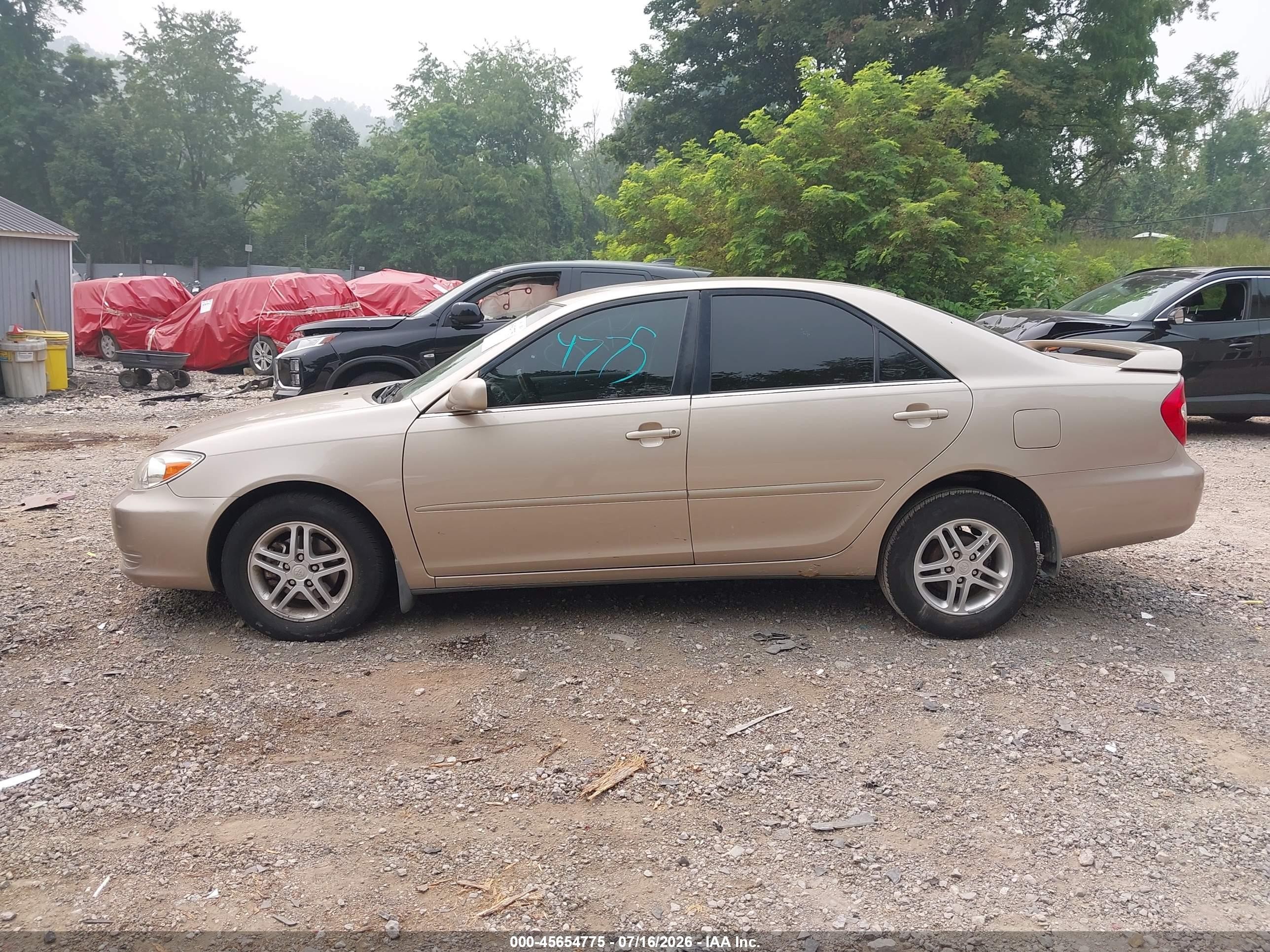 2004 Toyota Camry Le Tan vin: 4T1BE32K04U811995