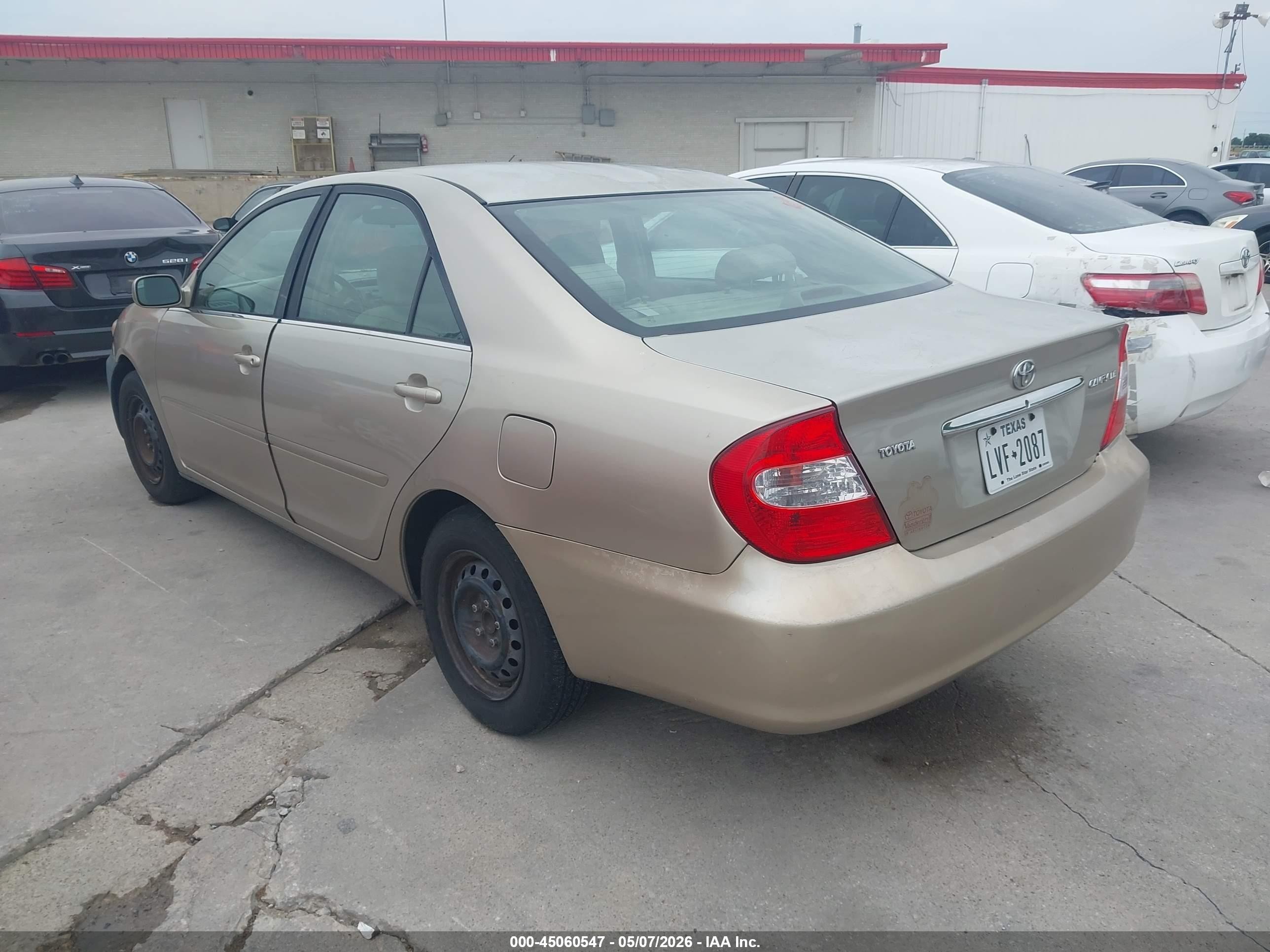 2004 Toyota Camry Le Gold vin: 4T1BE32K04U887863