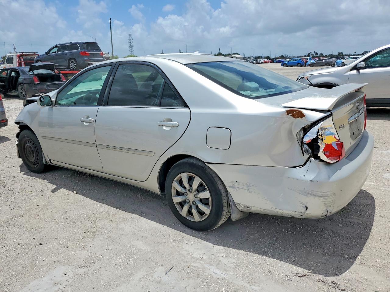 2004 Toyota Camry Le Silver vin: 4T1BE32K04U888947