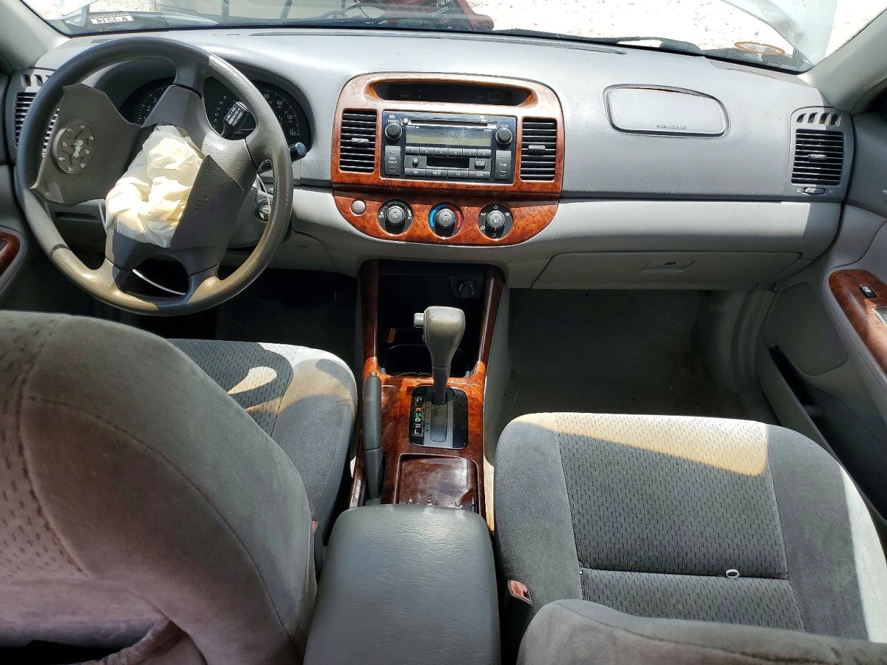 2004 Toyota Camry Le Silver vin: 4T1BE32K04U888947