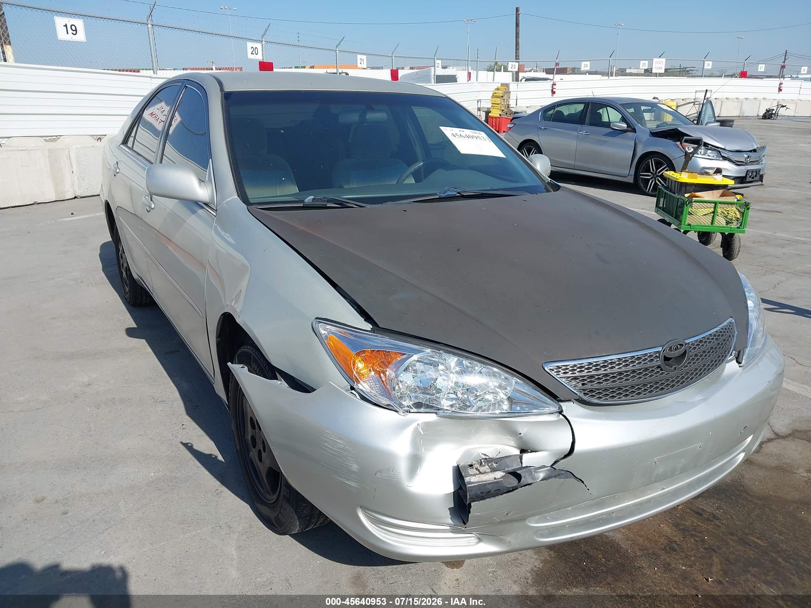 2004 Toyota Camry Le Silver vin: 4T1BE32K04U893629