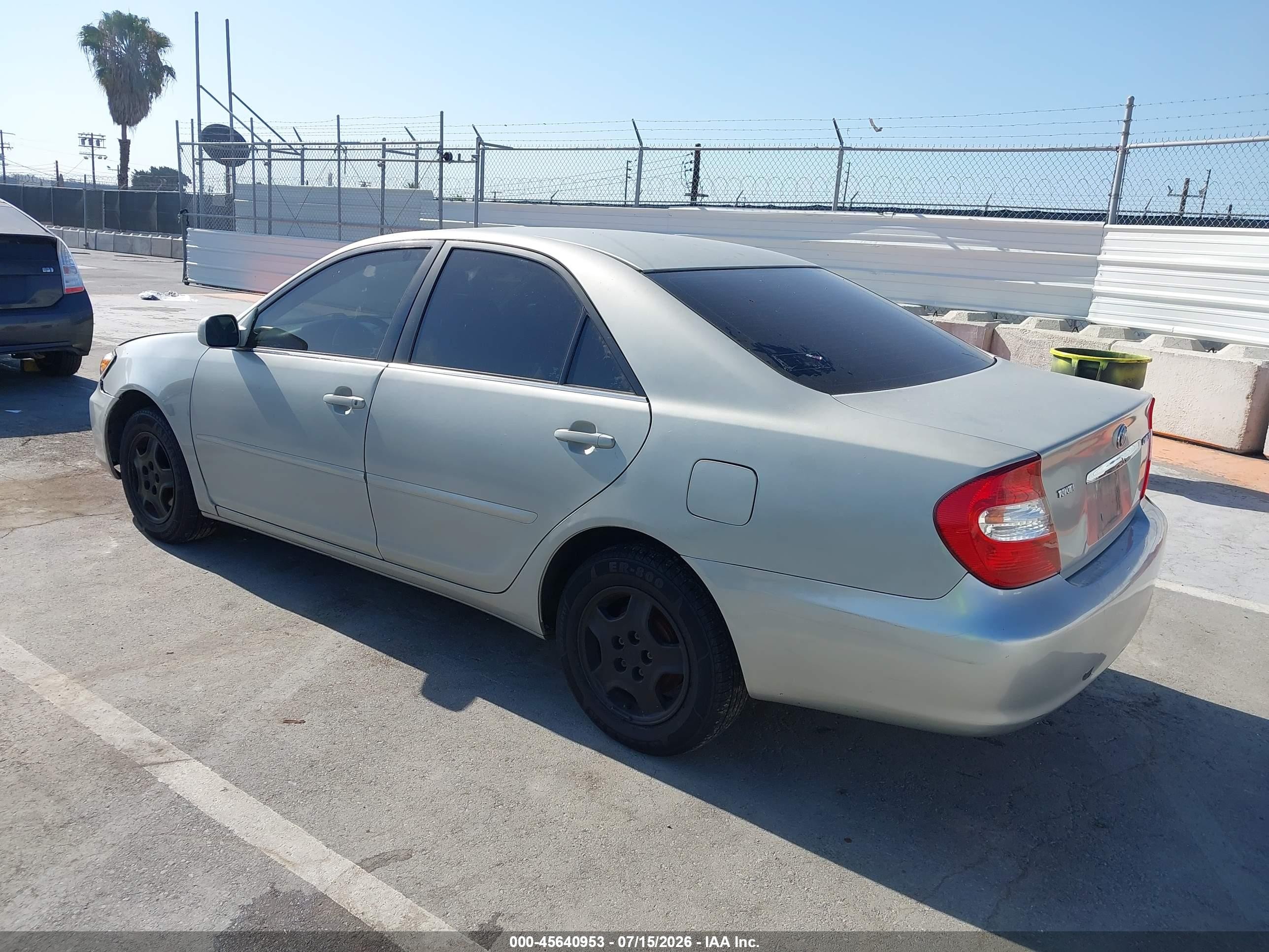 2004 Toyota Camry Le Silver vin: 4T1BE32K04U893629