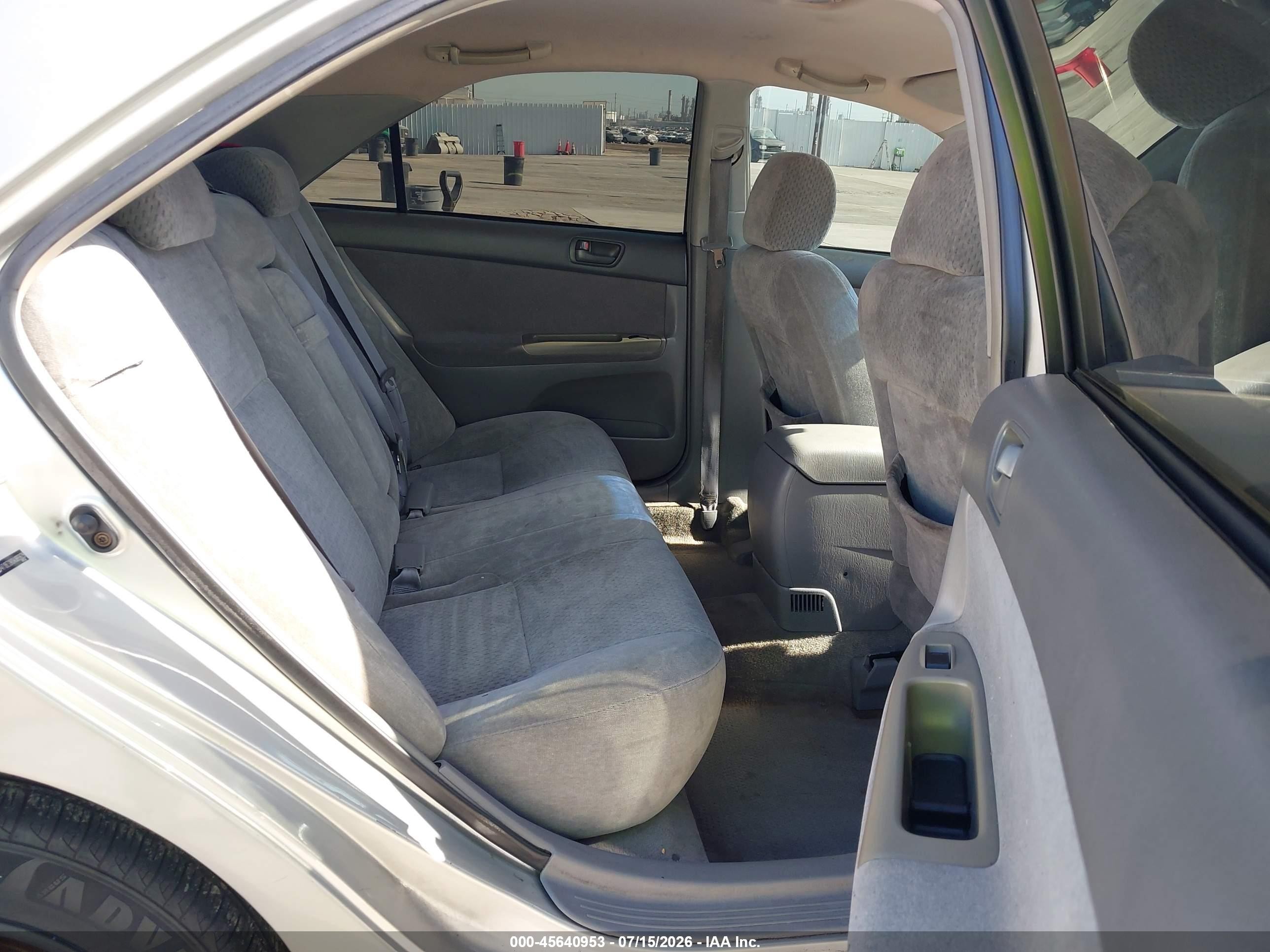 2004 Toyota Camry Le Silver vin: 4T1BE32K04U893629