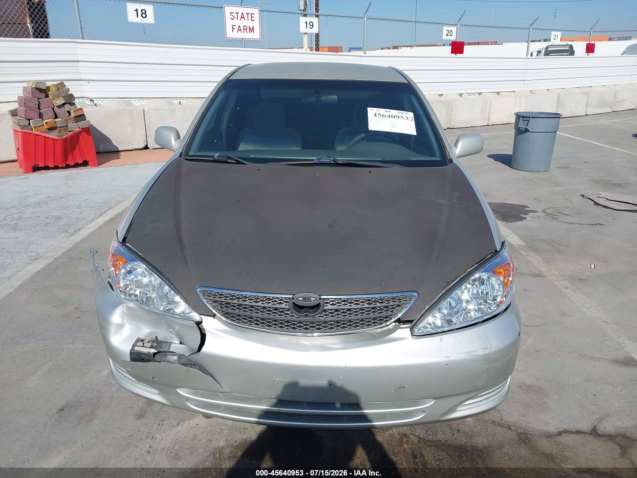 2004 Toyota Camry Le Silver vin: 4T1BE32K04U893629