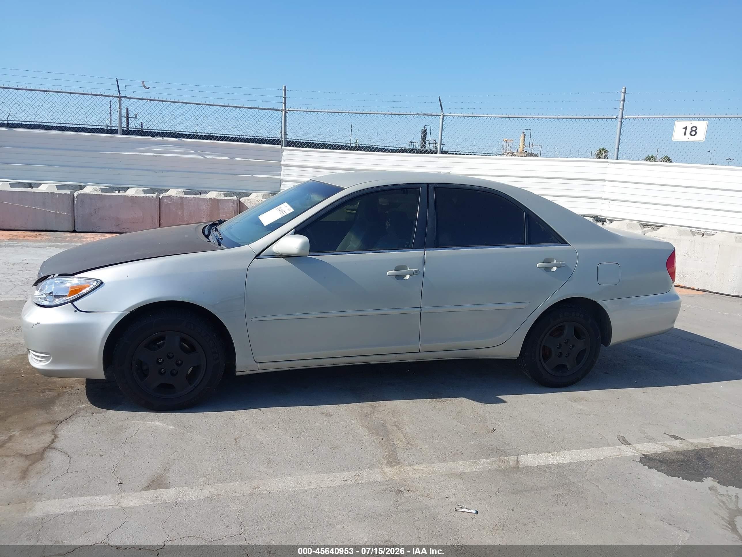 2004 Toyota Camry Le Silver vin: 4T1BE32K04U893629