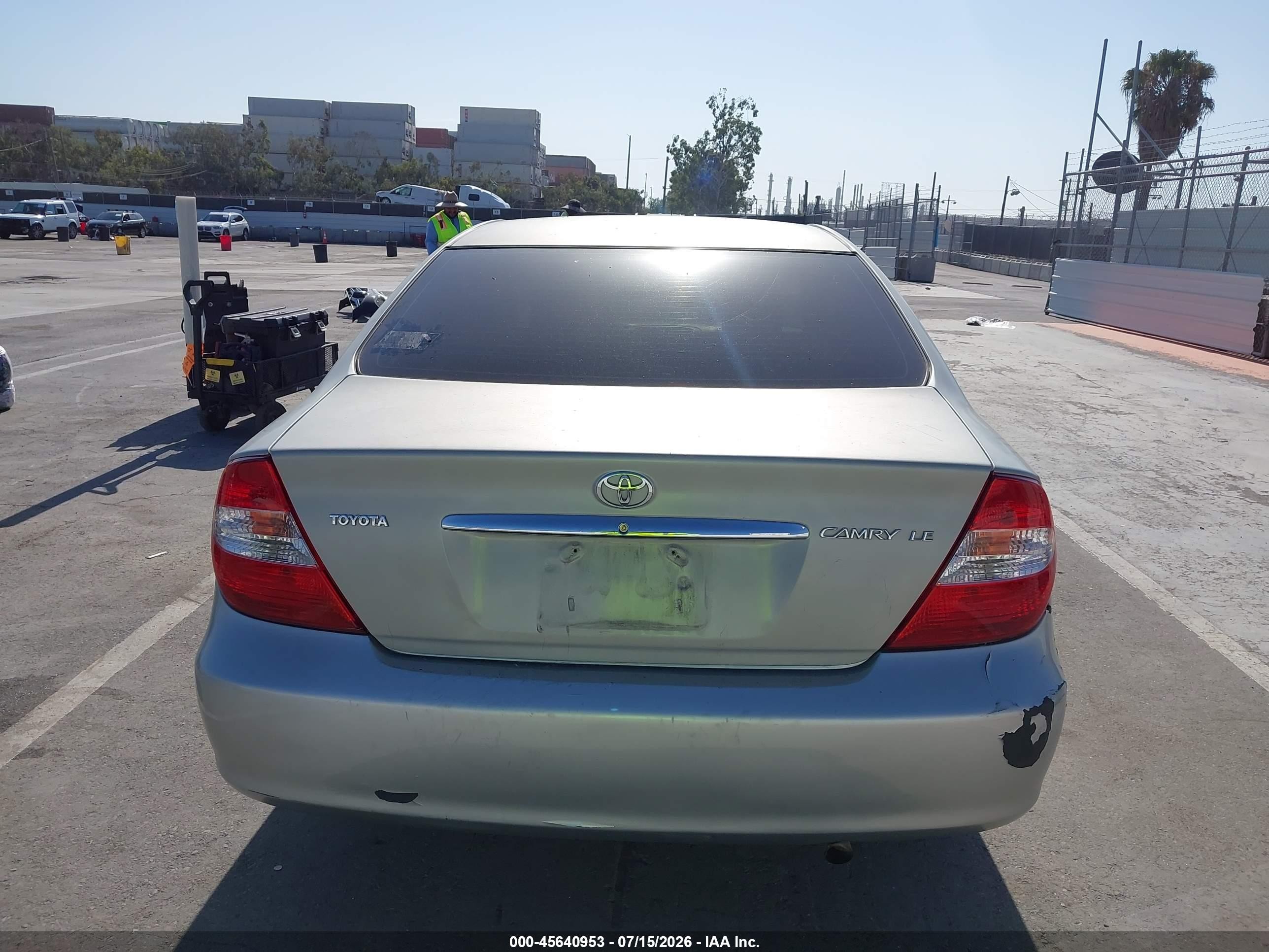 2004 Toyota Camry Le Silver vin: 4T1BE32K04U893629