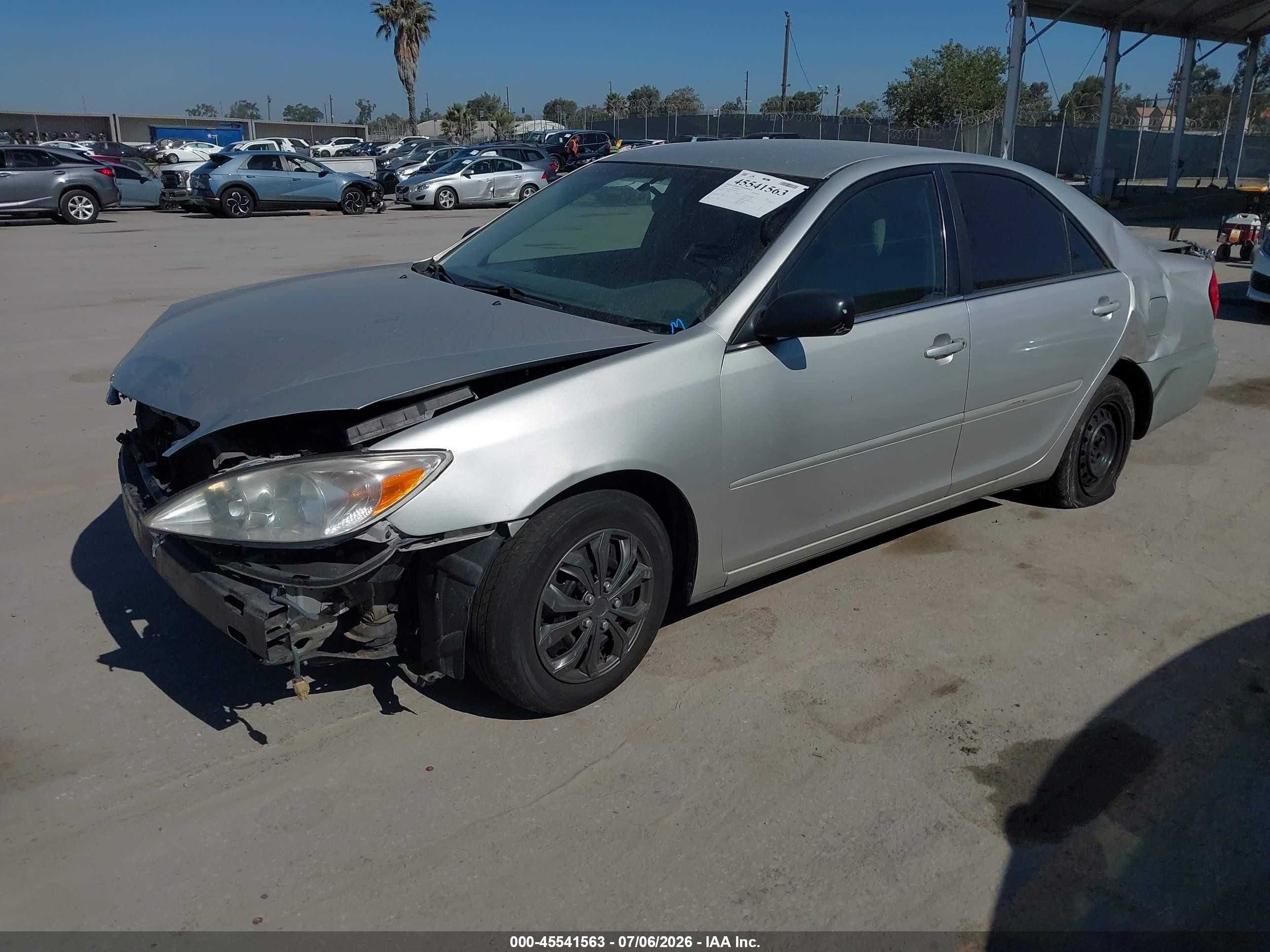 2004 Toyota Camry Le Silver vin: 4T1BE32K04U902376
