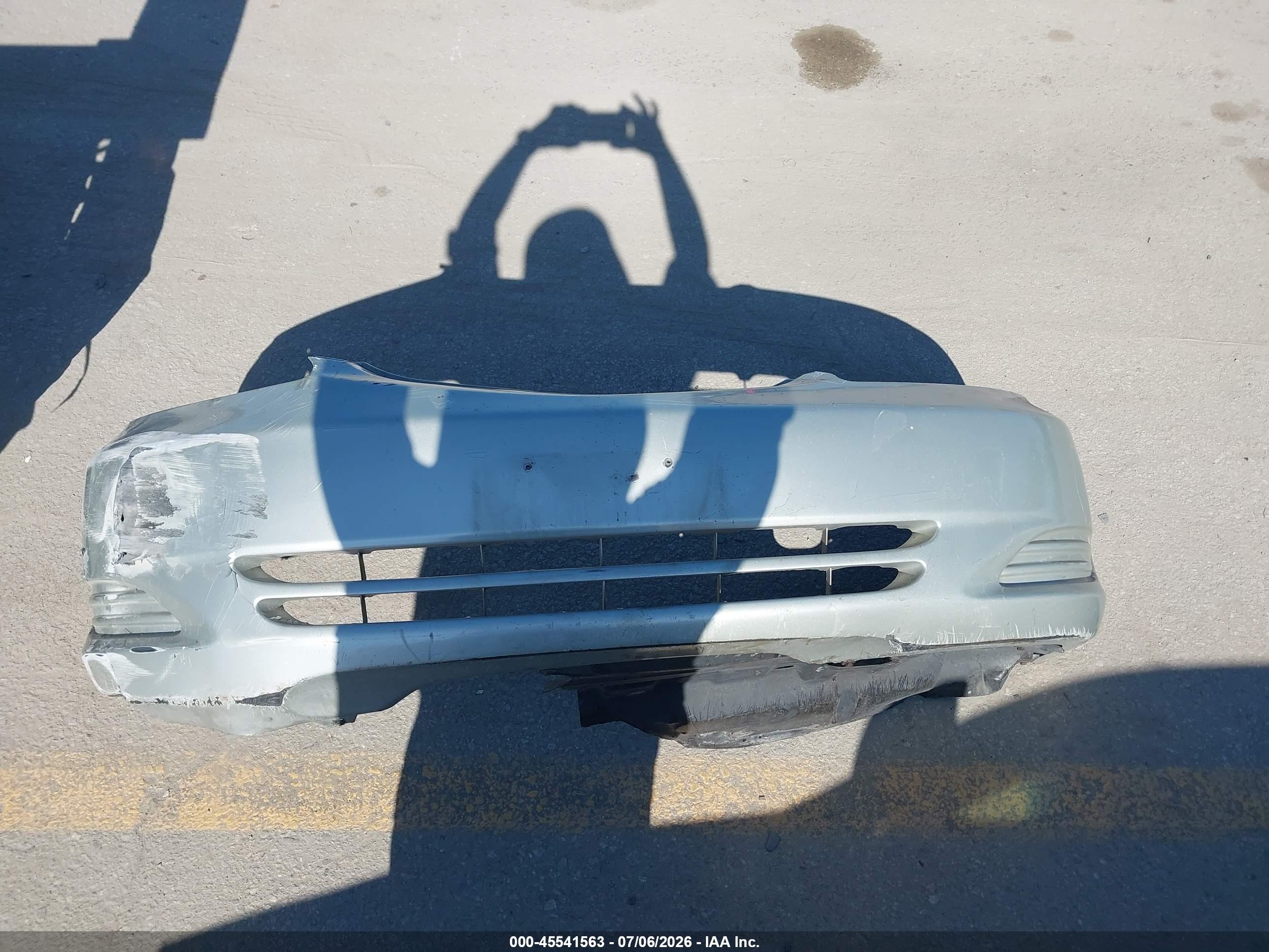 2004 Toyota Camry Le Silver vin: 4T1BE32K04U902376