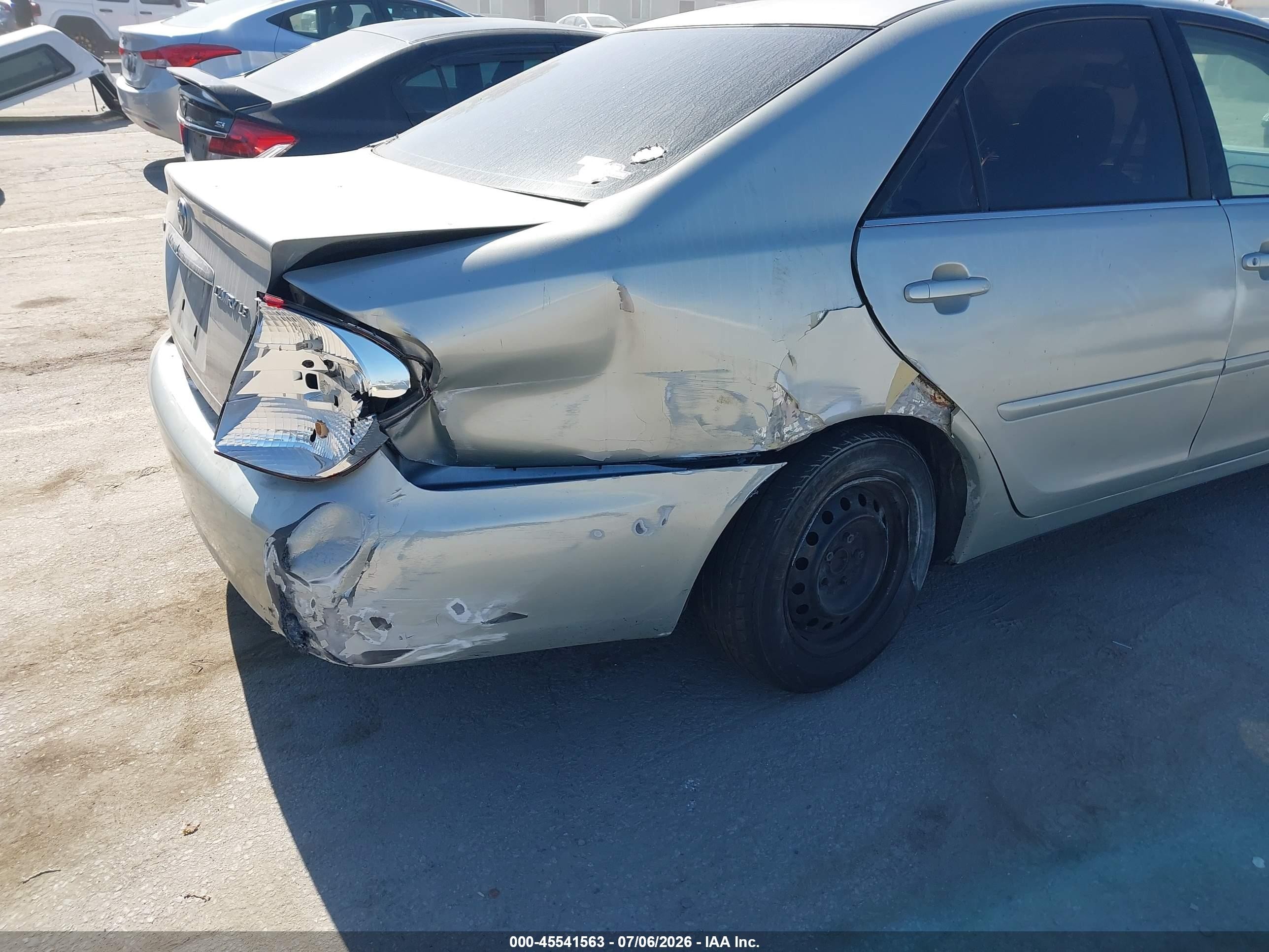 2004 Toyota Camry Le Silver vin: 4T1BE32K04U902376