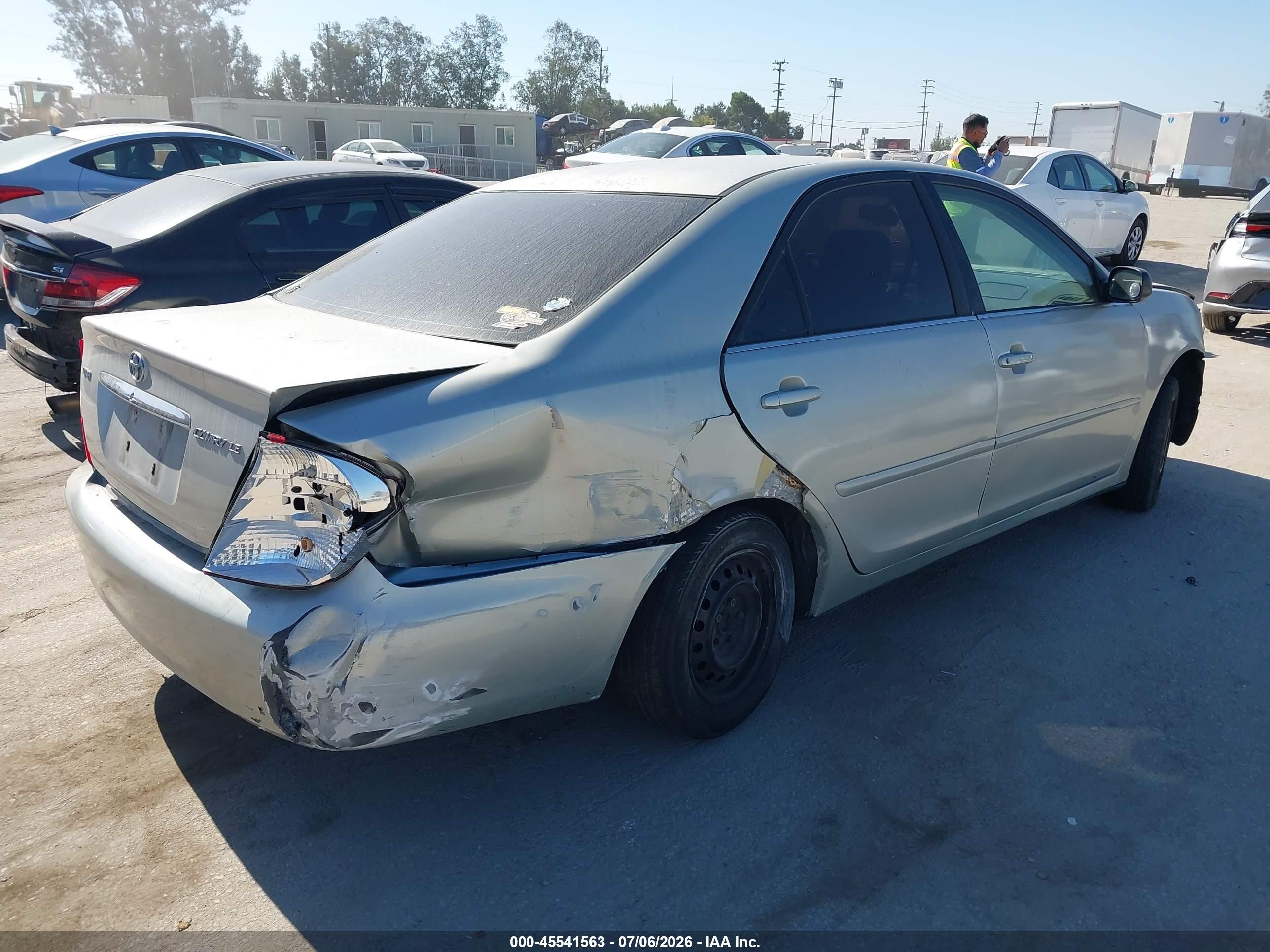2004 Toyota Camry Le Silver vin: 4T1BE32K04U902376