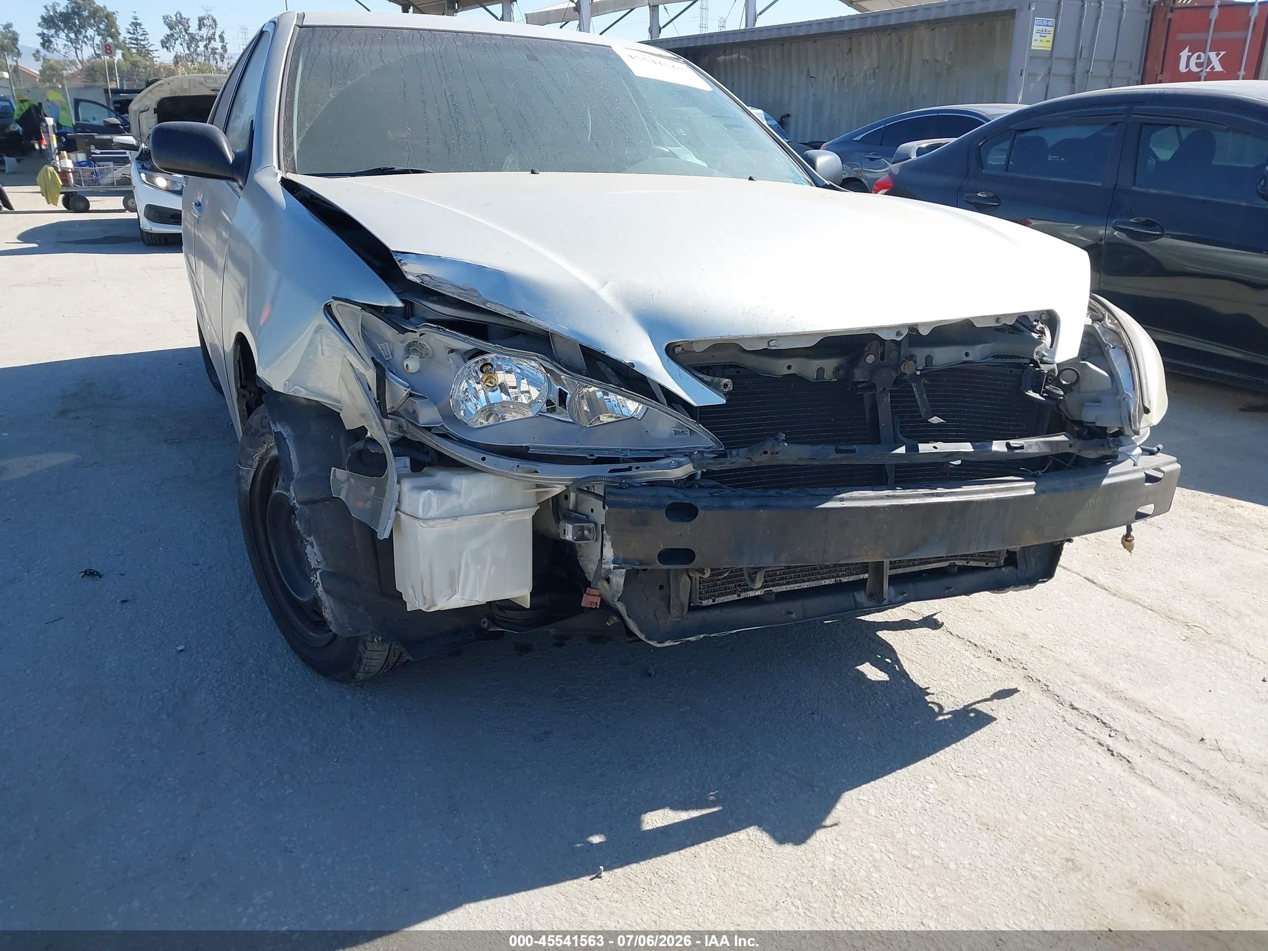 2004 Toyota Camry Le Silver vin: 4T1BE32K04U902376