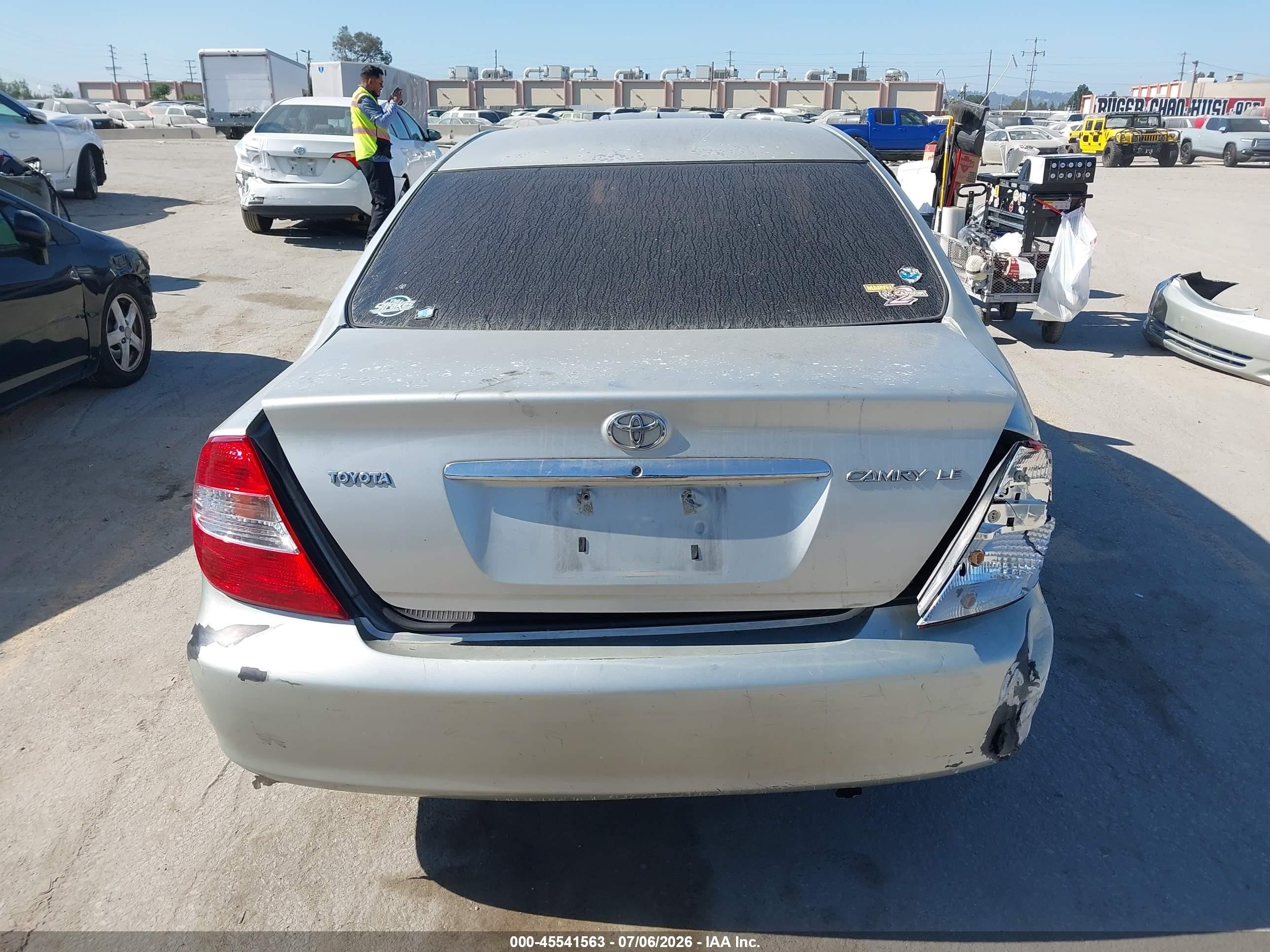 2004 Toyota Camry Le Silver vin: 4T1BE32K04U902376