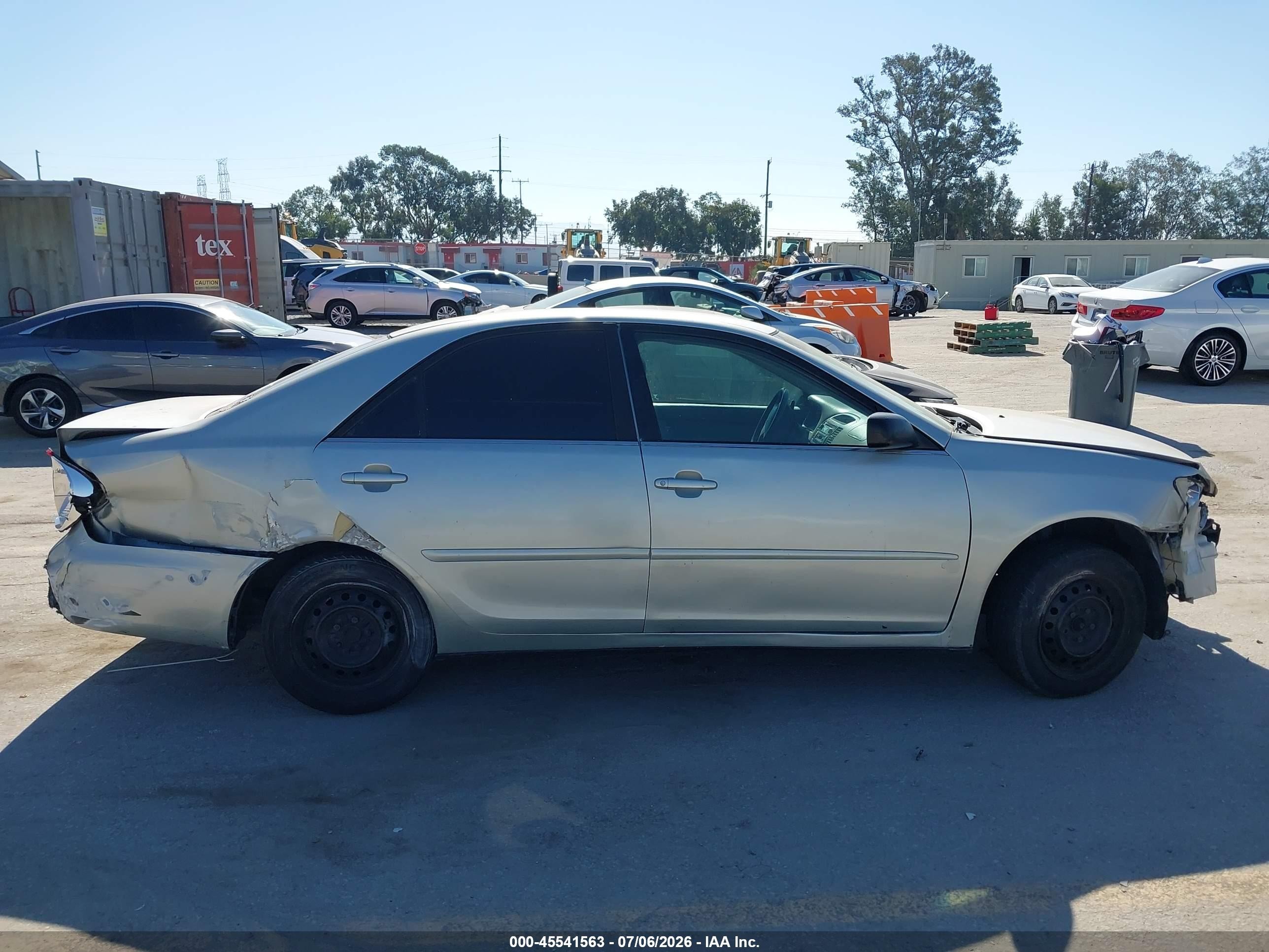 2004 Toyota Camry Le Silver vin: 4T1BE32K04U902376