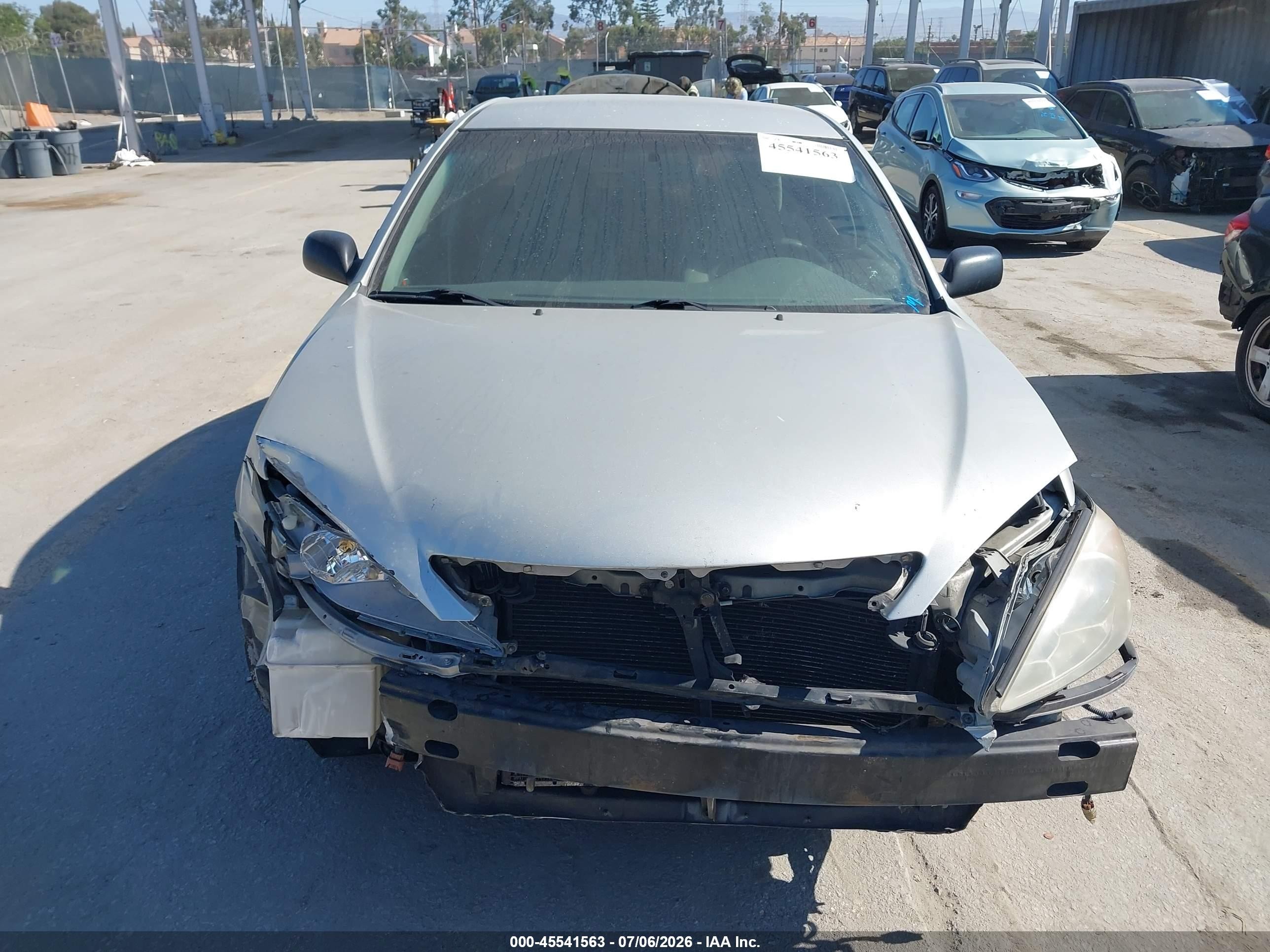 2004 Toyota Camry Le Silver vin: 4T1BE32K04U902376