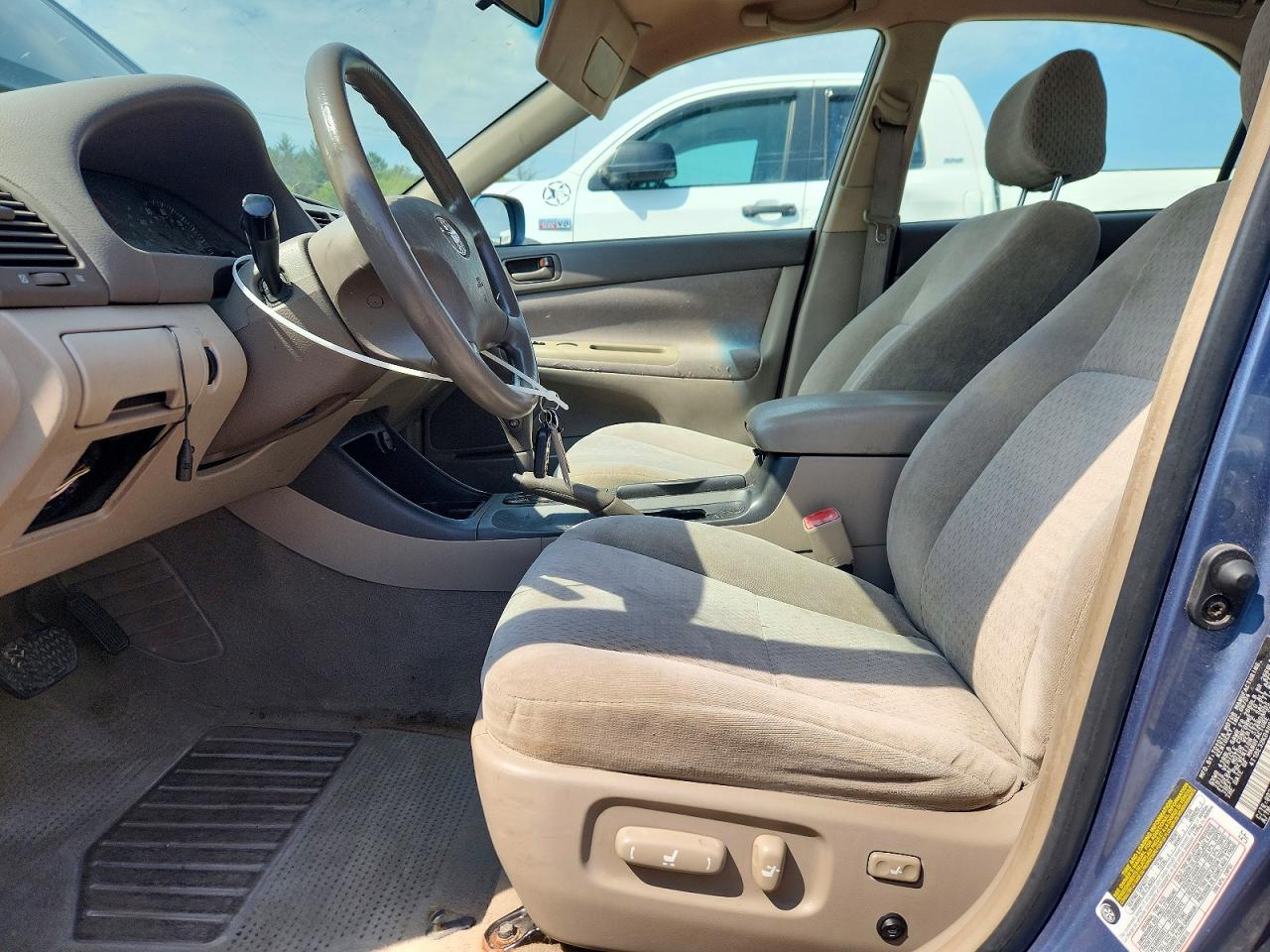 2004 Toyota Camry Le Blue vin: 4T1BE32K04U932204