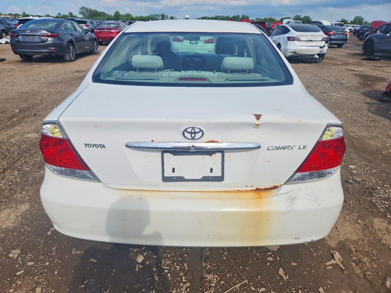 2005 Toyota Camry Le White vin: 4T1BE32K05U005818