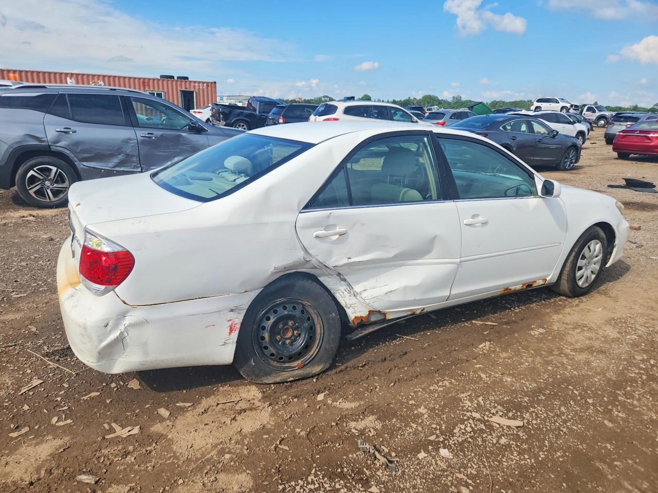 2005 Toyota Camry Le White vin: 4T1BE32K05U005818