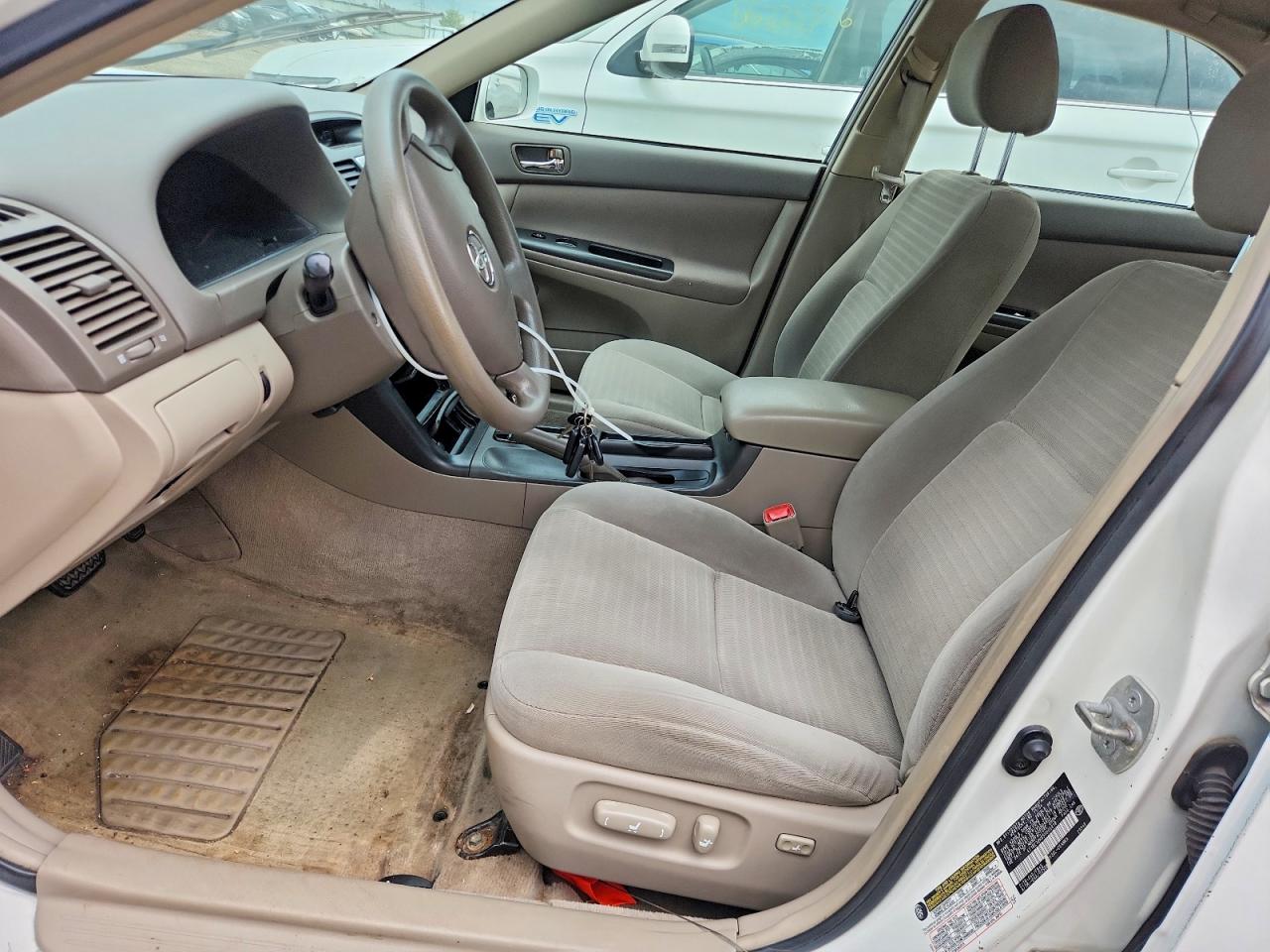 2005 Toyota Camry Le White vin: 4T1BE32K05U005818