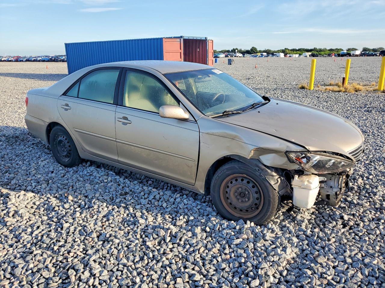 2005 Toyota Camry Le Gold vin: 4T1BE32K05U009609