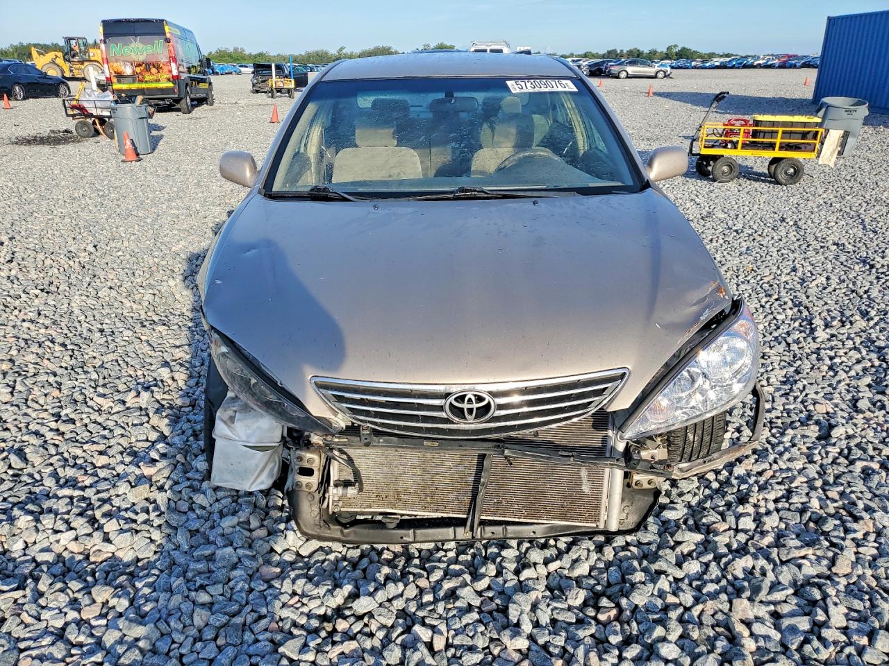 2005 Toyota Camry Le Gold vin: 4T1BE32K05U009609