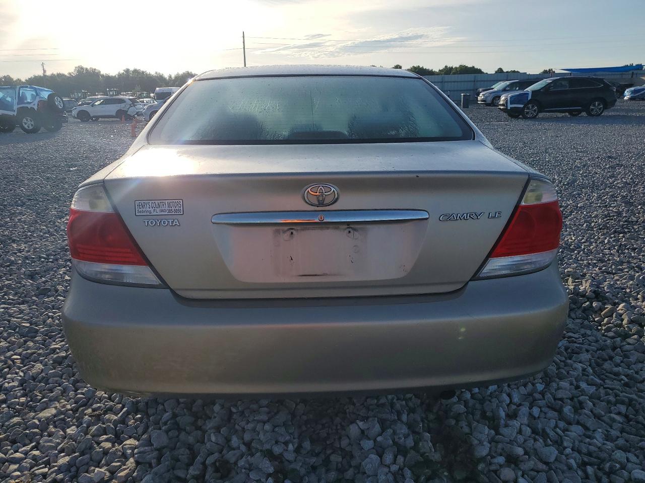 2005 Toyota Camry Le Gold vin: 4T1BE32K05U009609