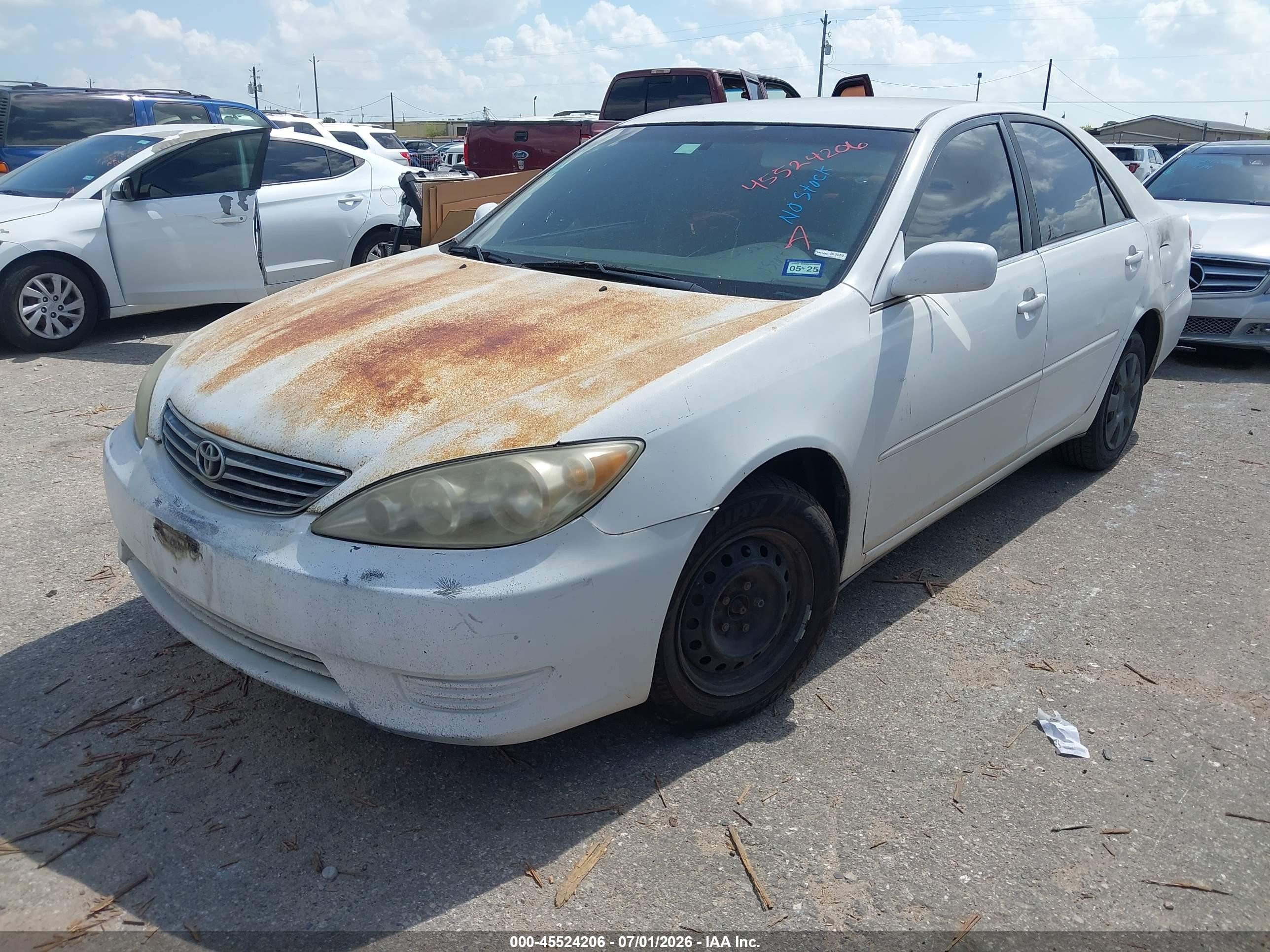 2005 Toyota Camry Le White vin: 4T1BE32K05U014261