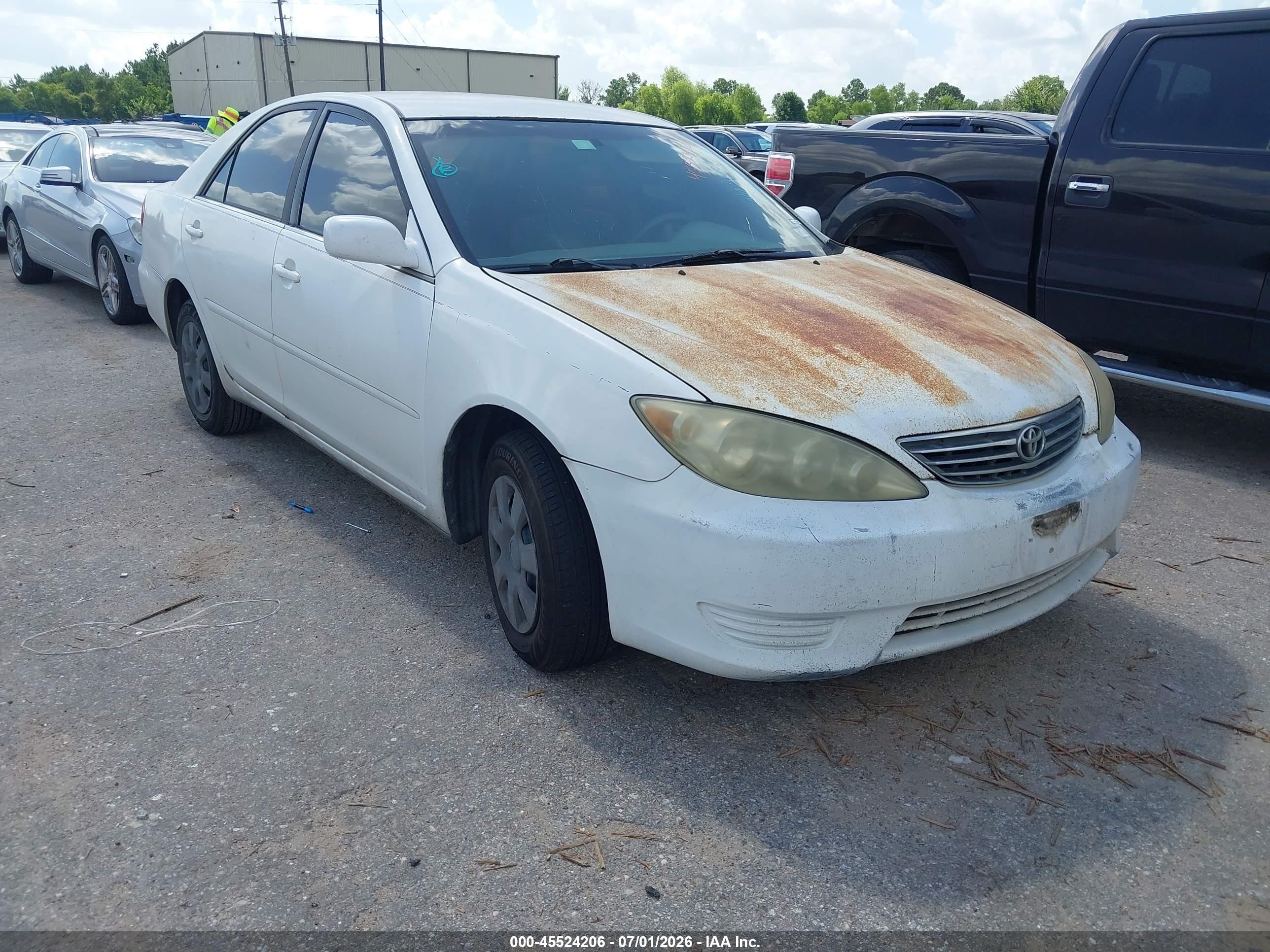 2005 Toyota Camry Le White vin: 4T1BE32K05U014261