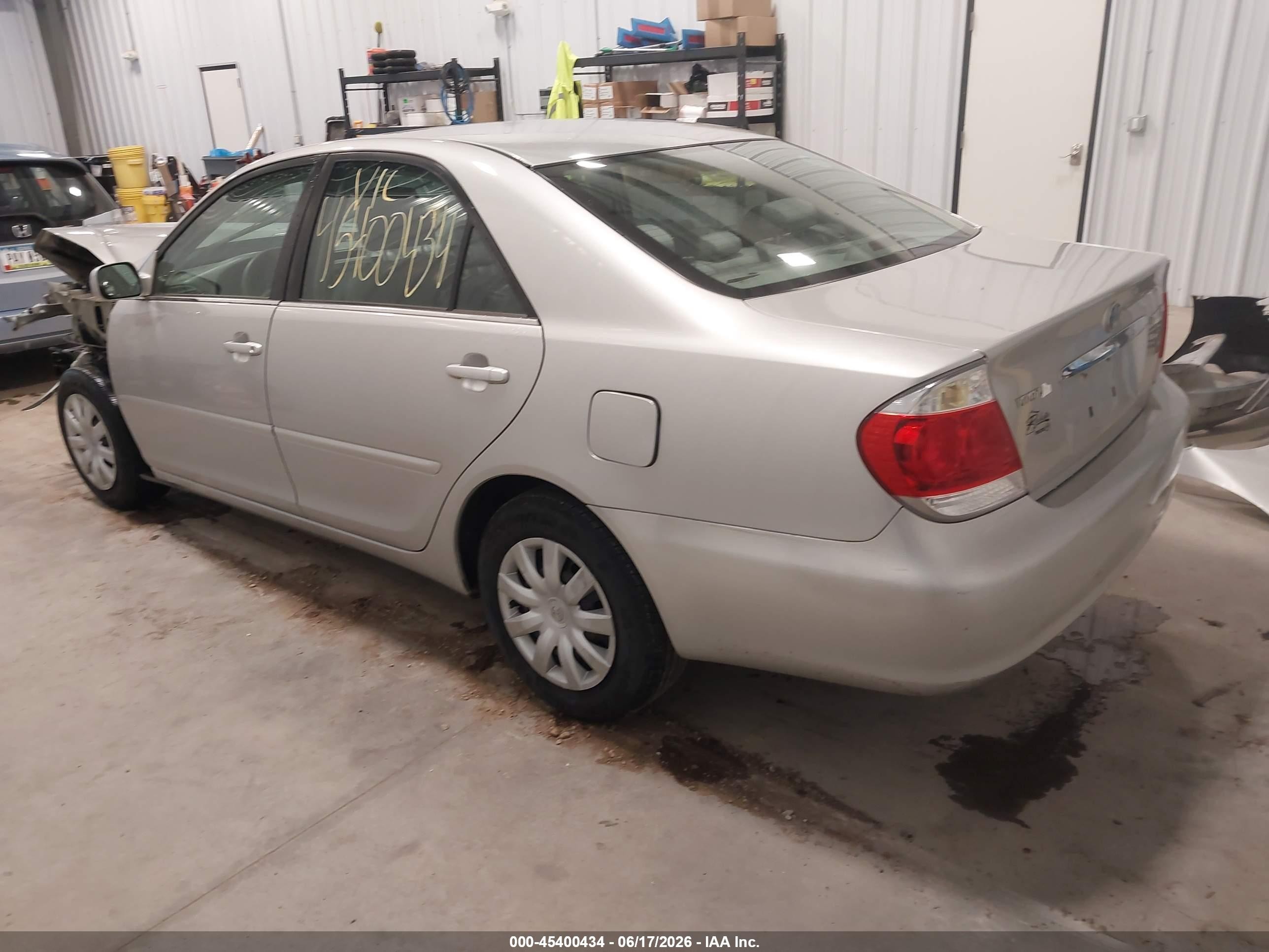 2005 Toyota Camry Le Silver vin: 4T1BE32K05U018844