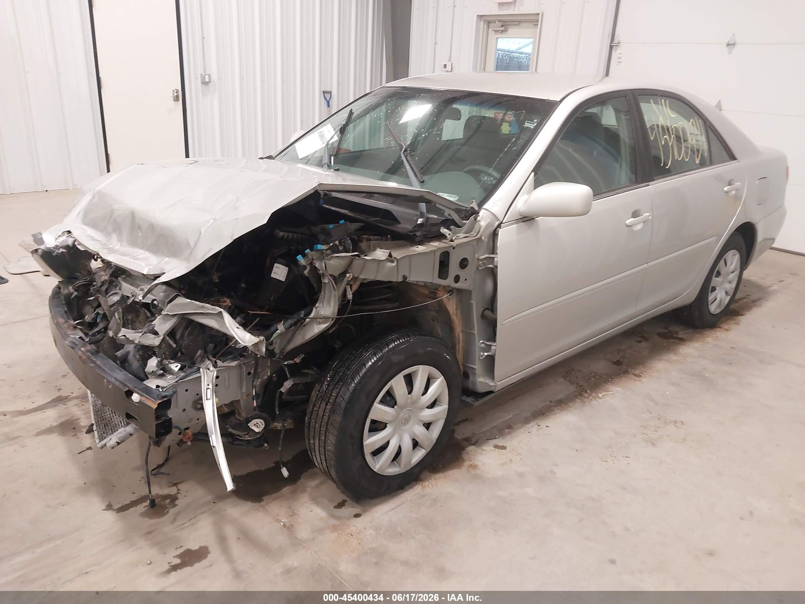 2005 Toyota Camry Le Silver vin: 4T1BE32K05U018844