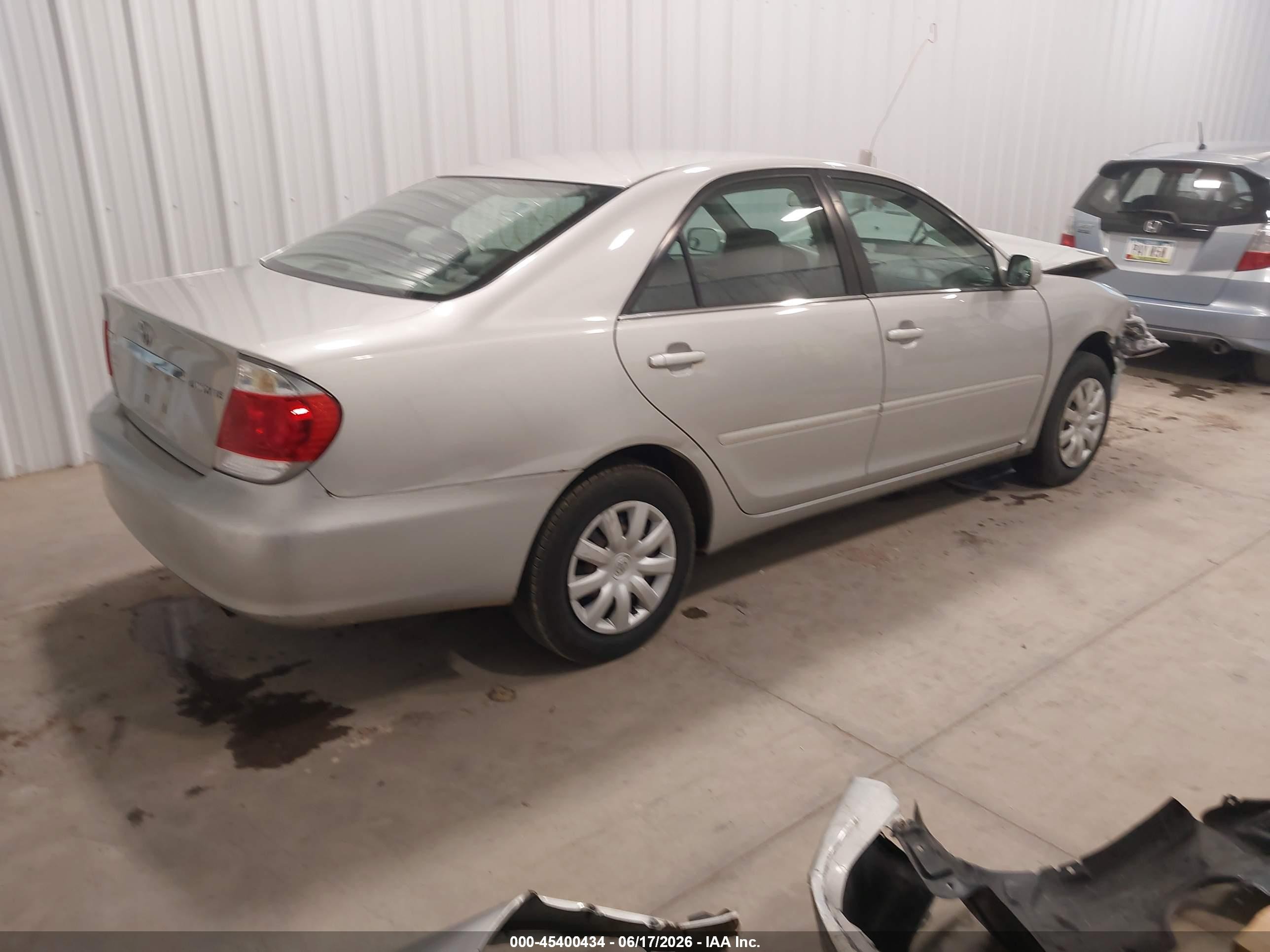 2005 Toyota Camry Le Silver vin: 4T1BE32K05U018844