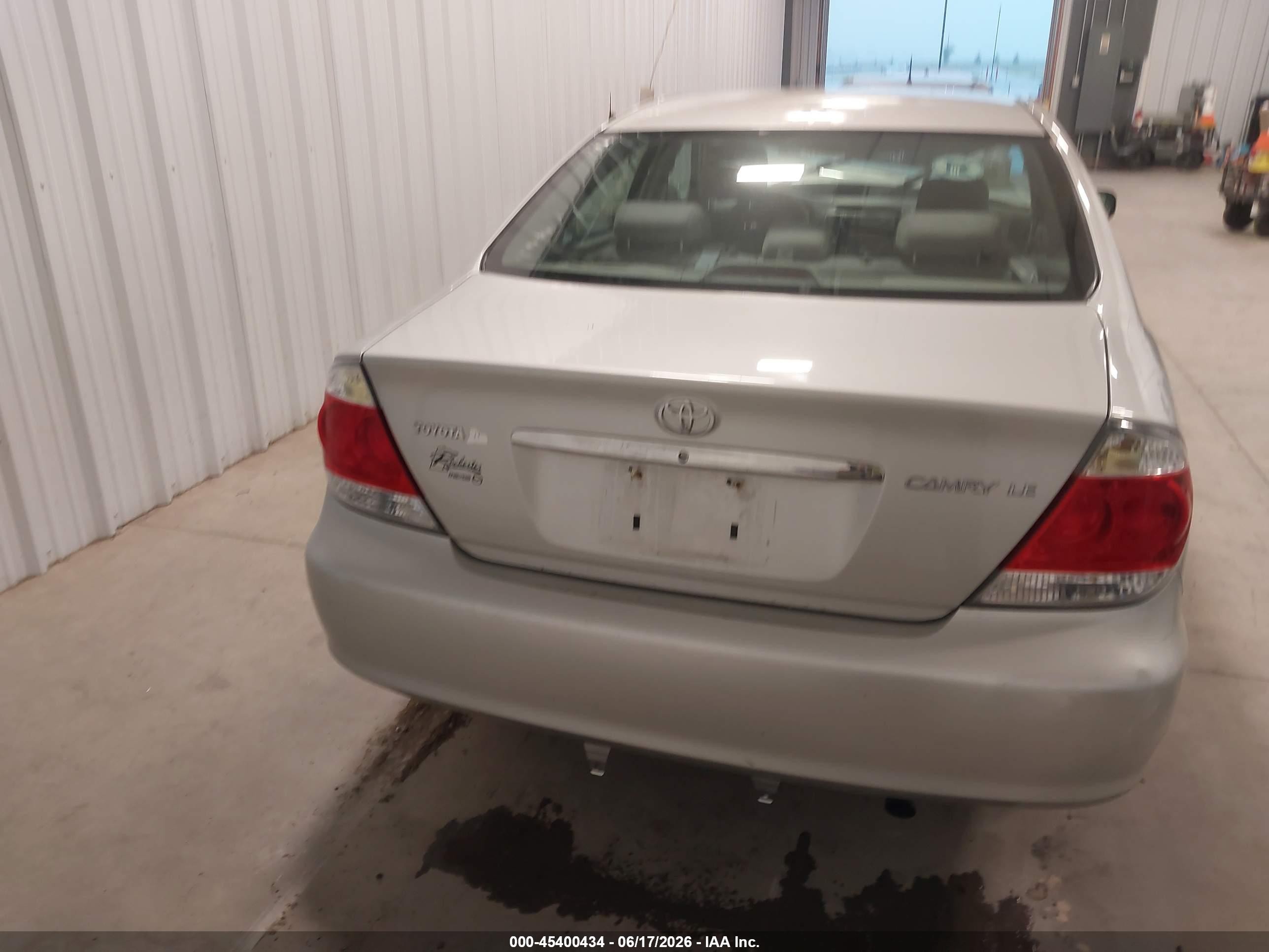 2005 Toyota Camry Le Silver vin: 4T1BE32K05U018844