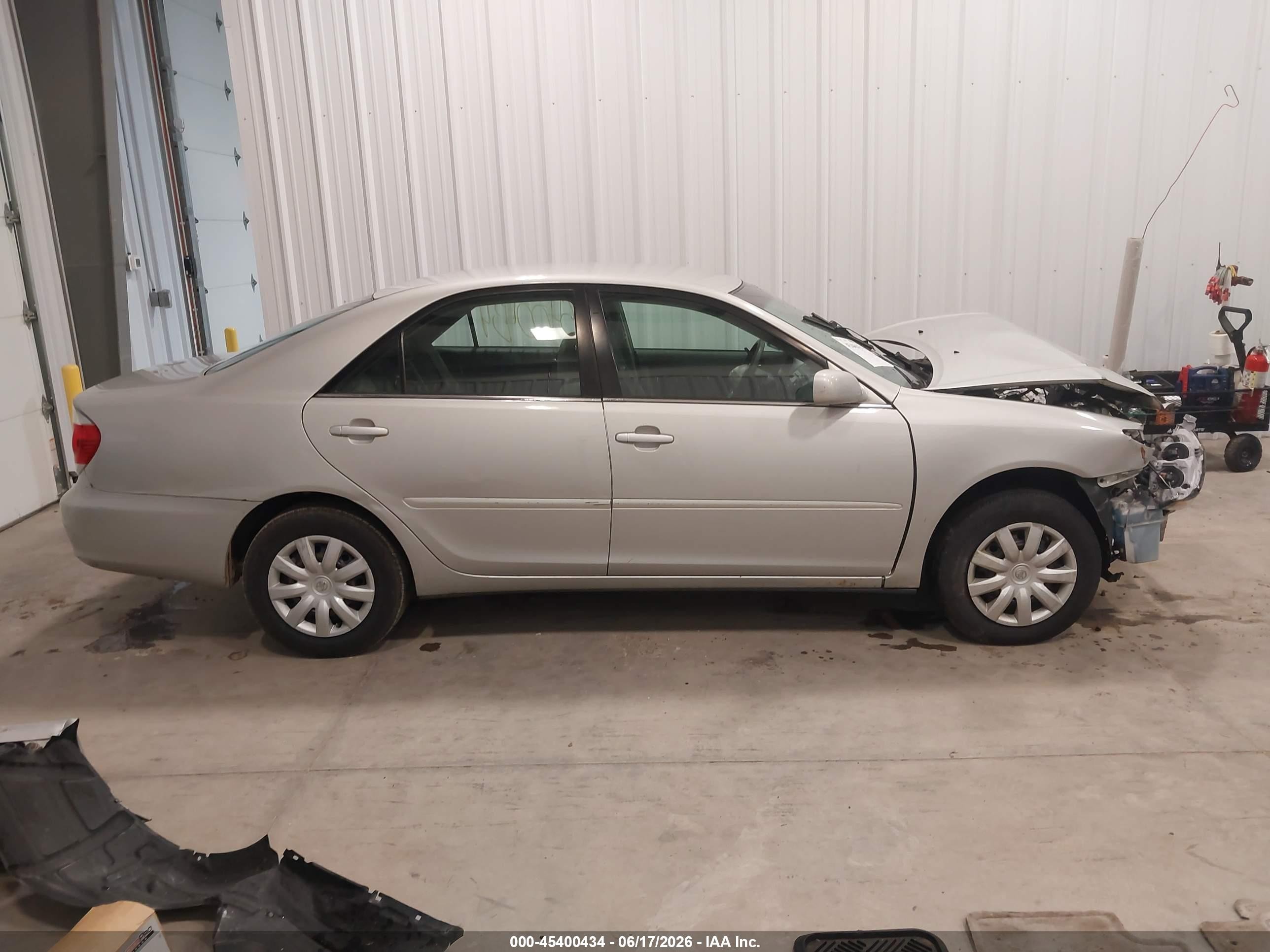 2005 Toyota Camry Le Silver vin: 4T1BE32K05U018844