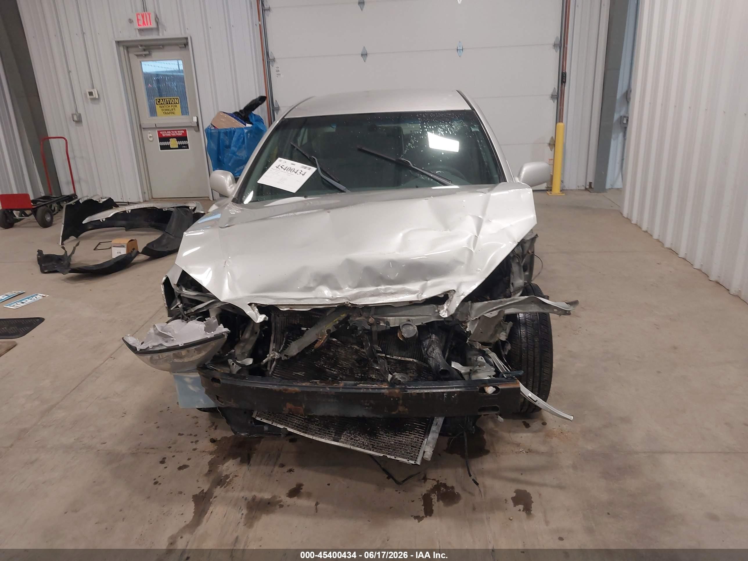 2005 Toyota Camry Le Silver vin: 4T1BE32K05U018844