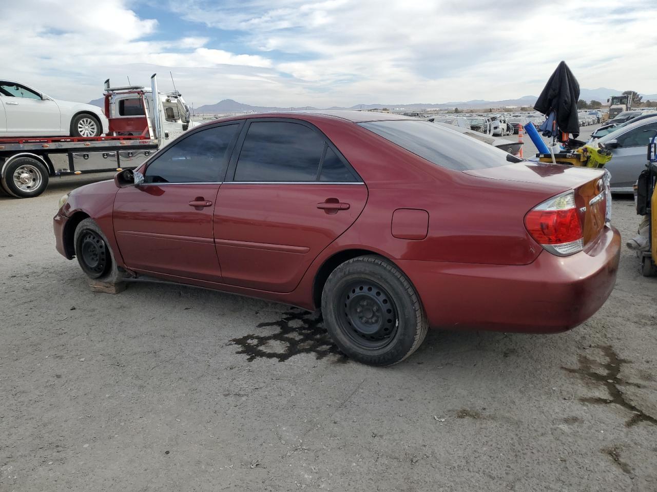 2005 Toyota Camry Le Burgundy vin: 4T1BE32K05U049088