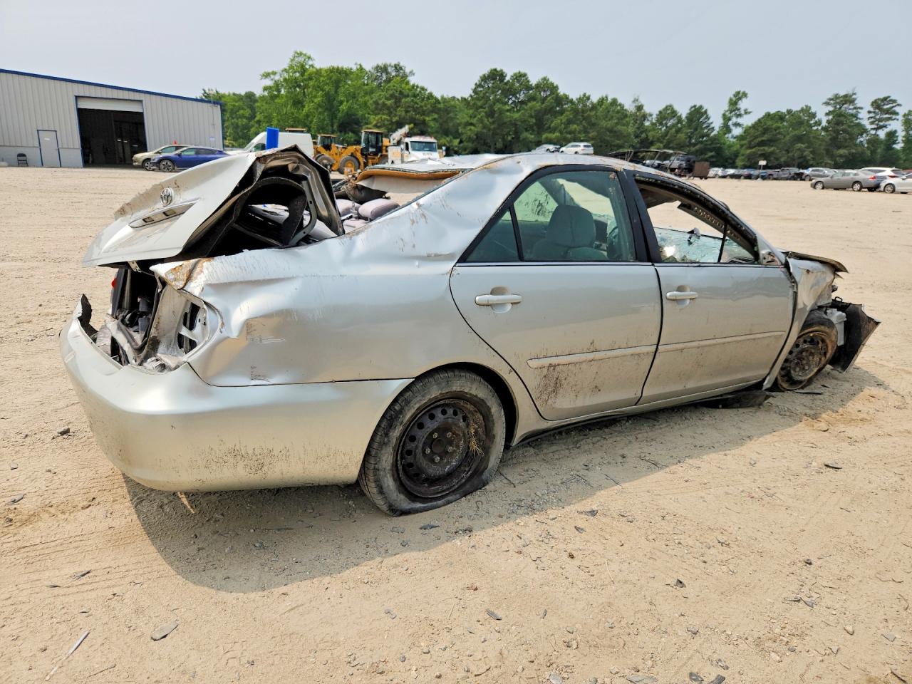 2005 Toyota Camry Le Silver vin: 4T1BE32K05U064125