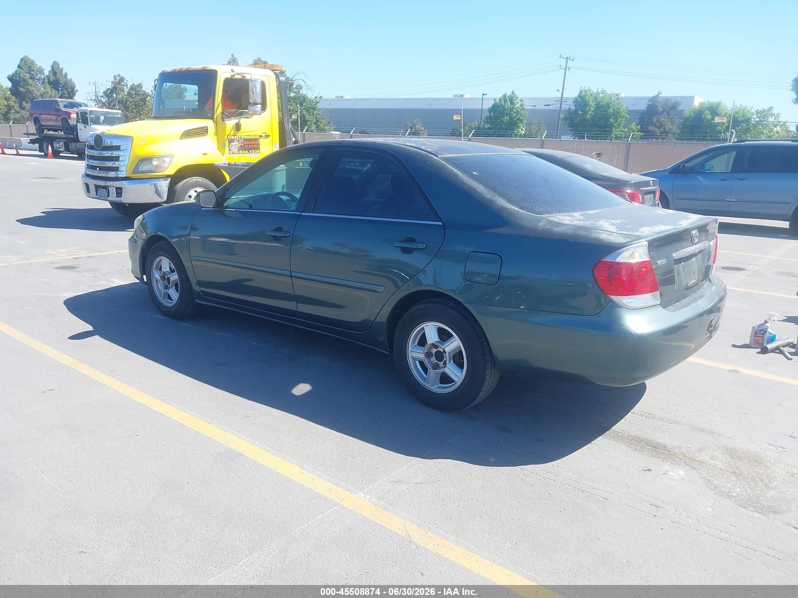 2005 Toyota Camry Le Green vin: 4T1BE32K05U070703