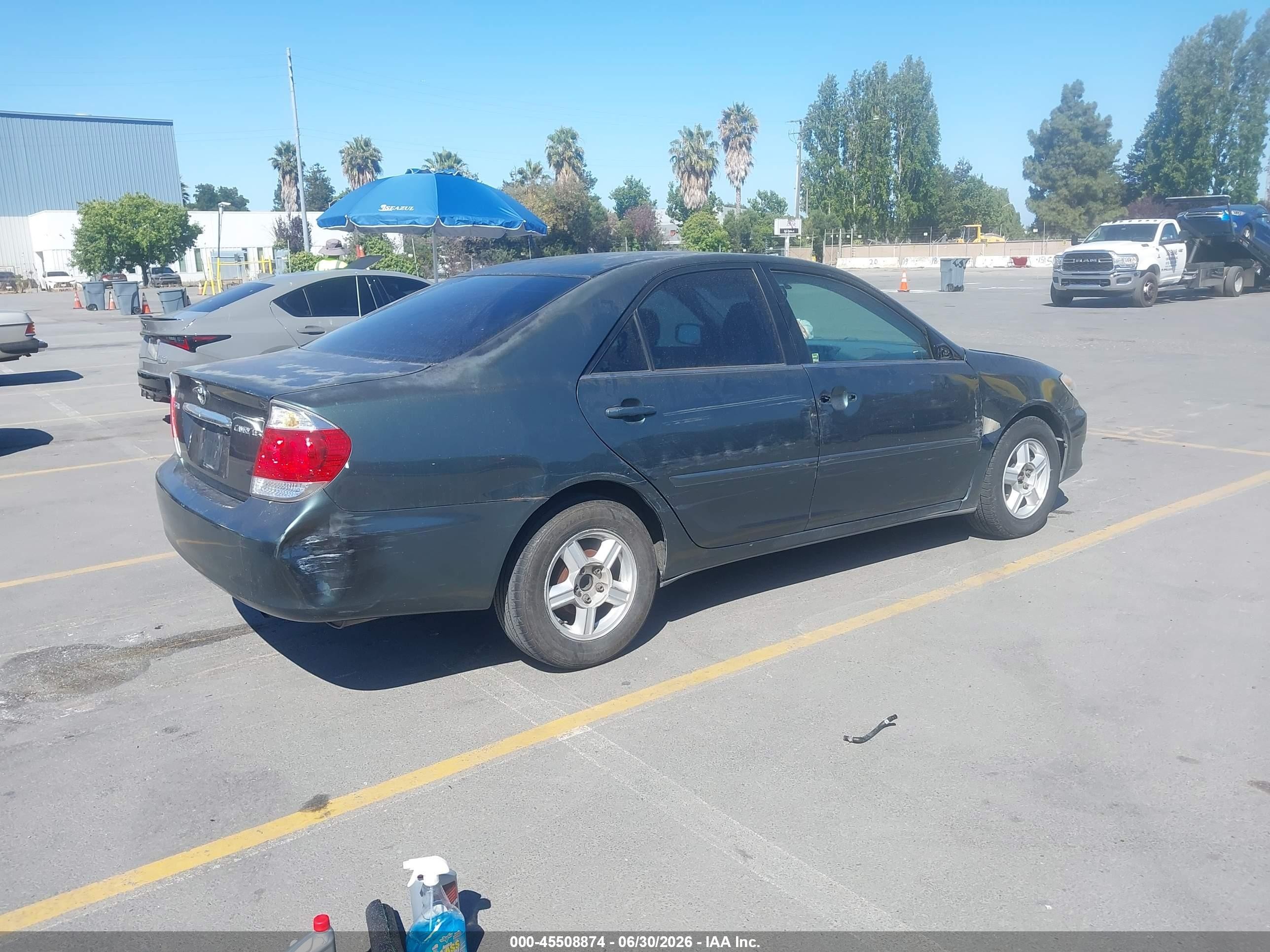 2005 Toyota Camry Le Green vin: 4T1BE32K05U070703
