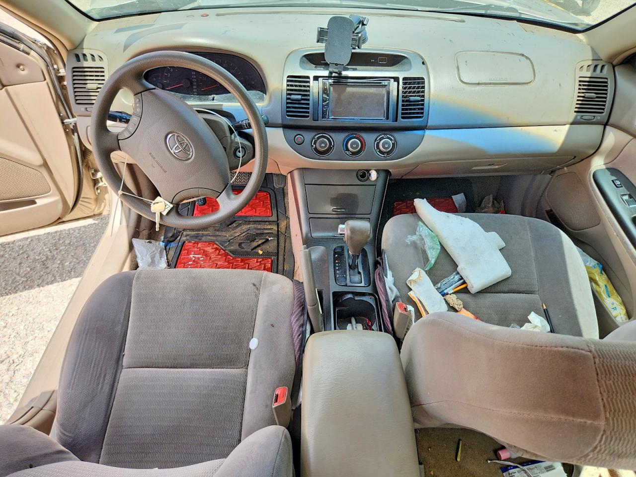 2005 Toyota Camry Le Gold vin: 4T1BE32K05U073715