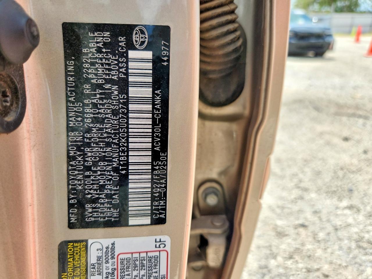 2005 Toyota Camry Le Gold vin: 4T1BE32K05U073715