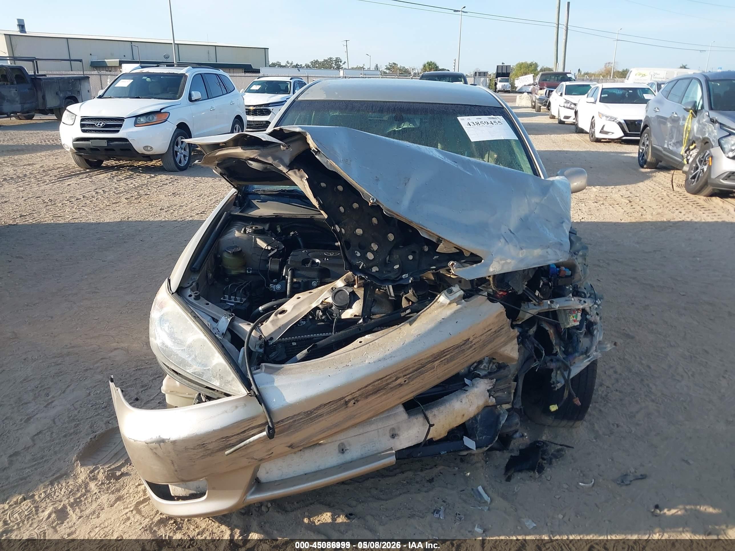 2005 Toyota Camry Xle Gold vin: 4T1BE32K05U076694