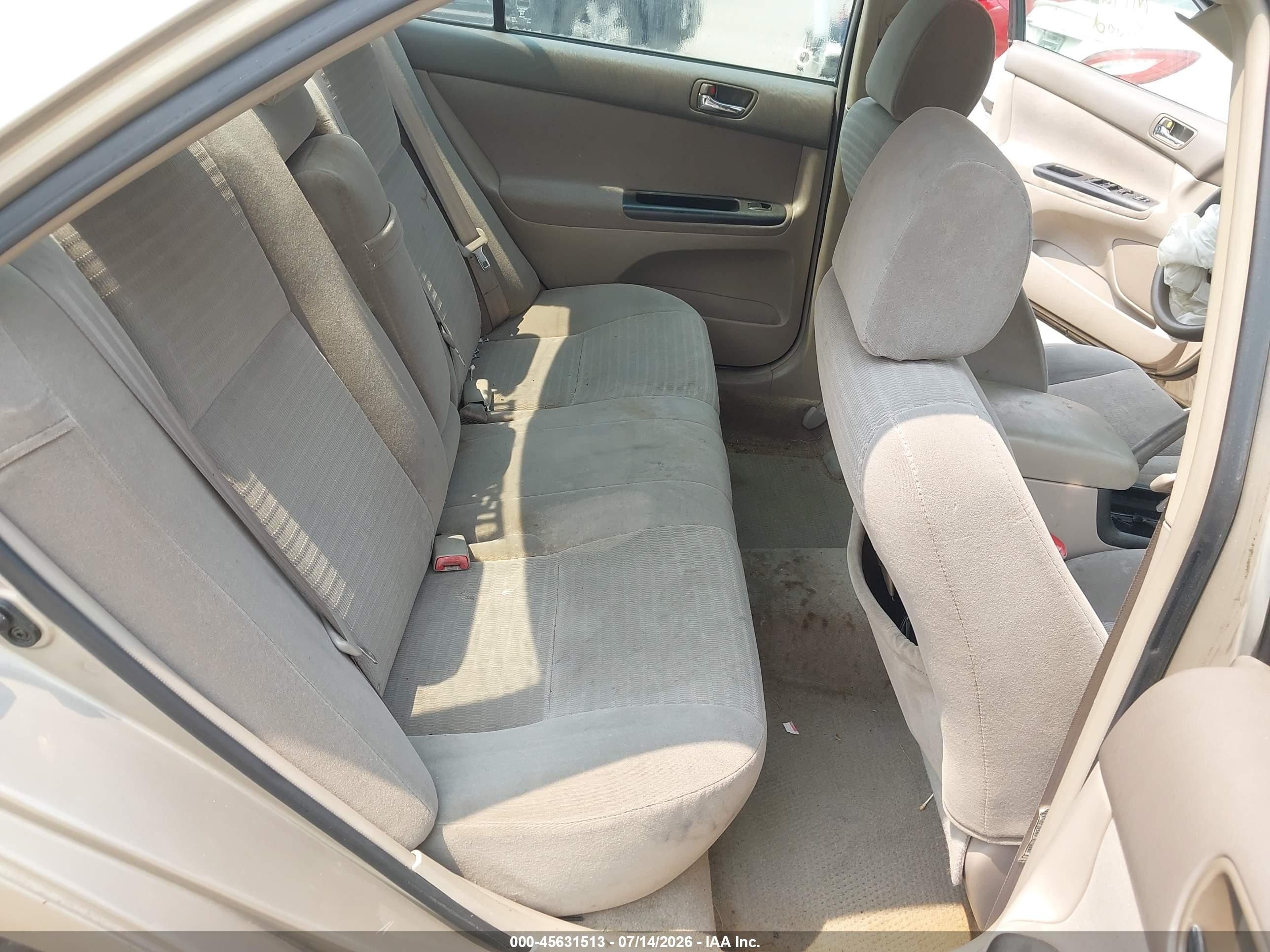 2005 Toyota Camry Le Gold vin: 4T1BE32K05U077375