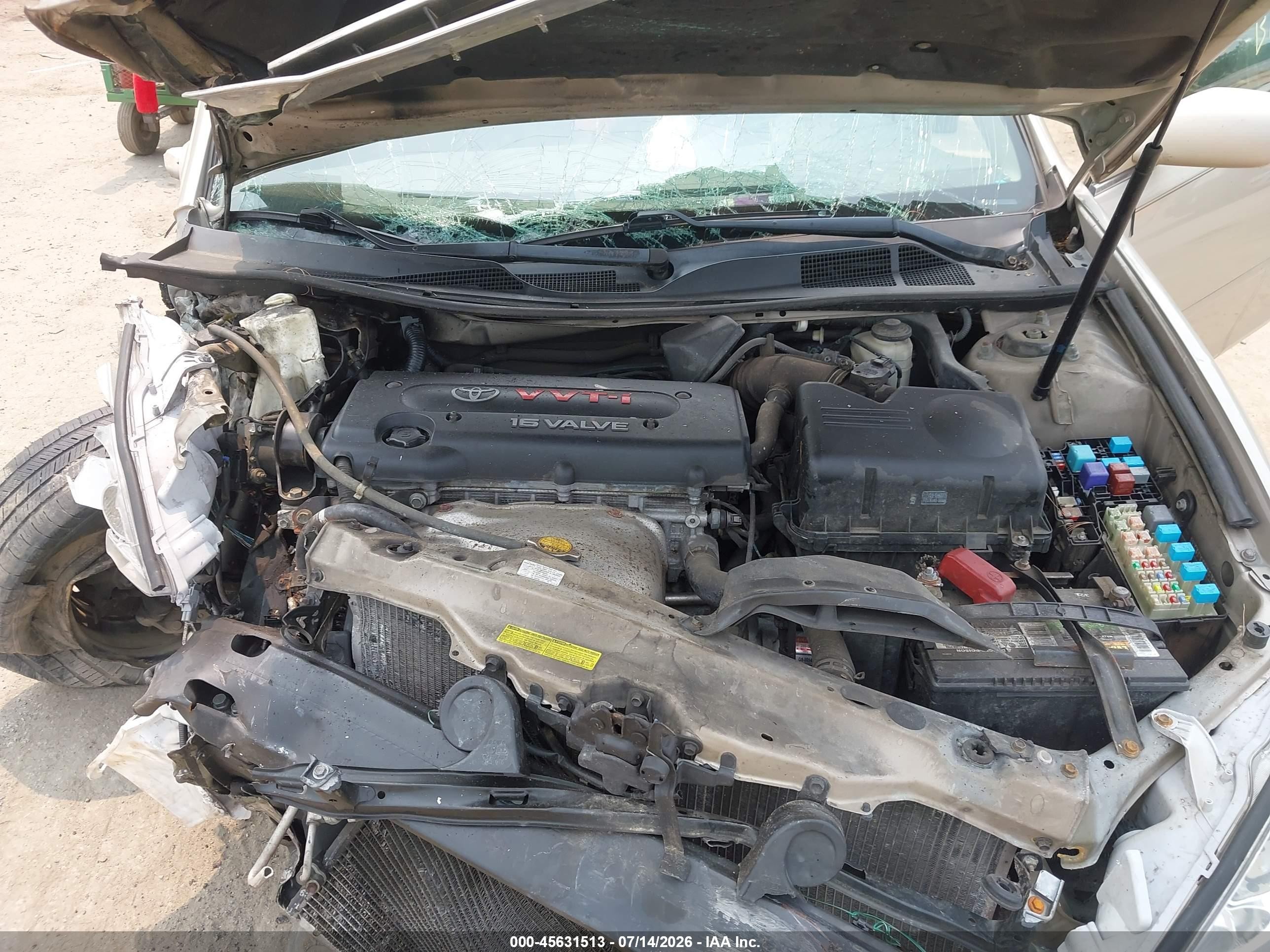 2005 Toyota Camry Le Gold vin: 4T1BE32K05U077375