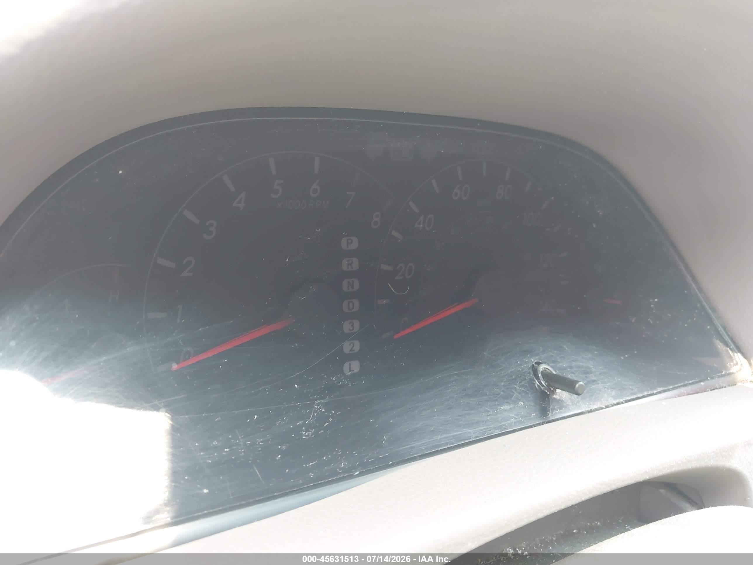 2005 Toyota Camry Le Gold vin: 4T1BE32K05U077375