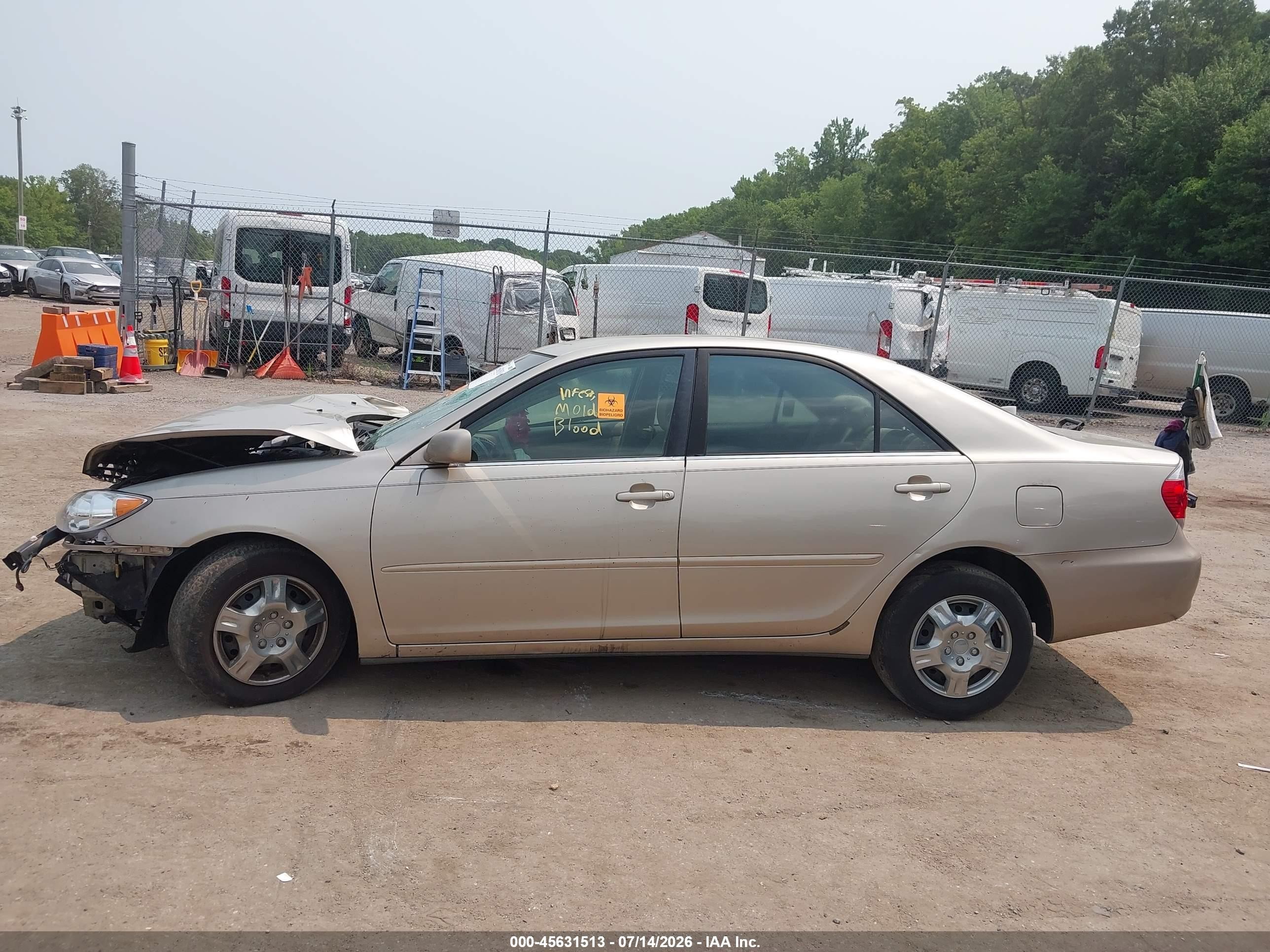 2005 Toyota Camry Le Gold vin: 4T1BE32K05U077375