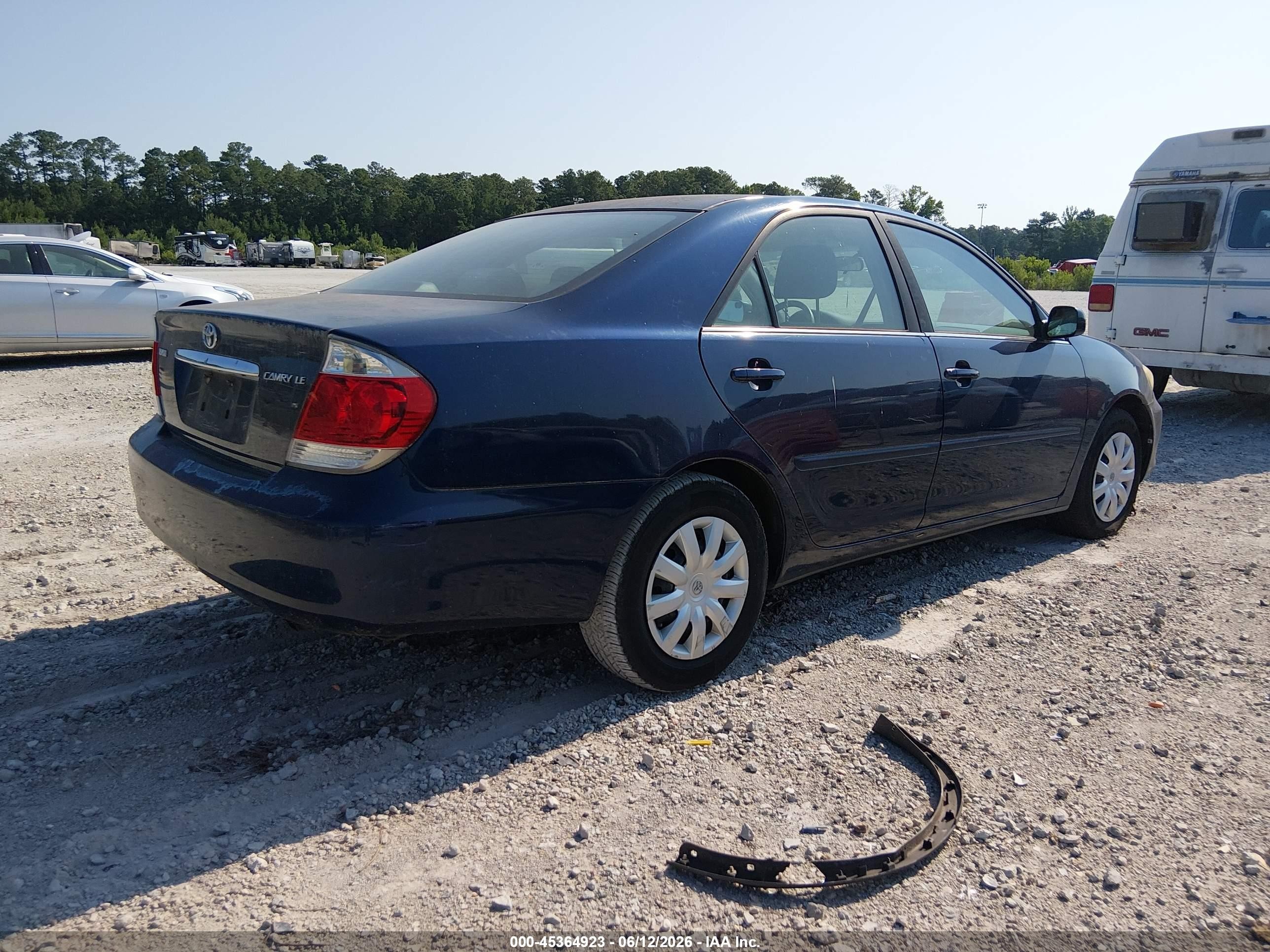 2005 Toyota Camry Le Blue vin: 4T1BE32K05U079031