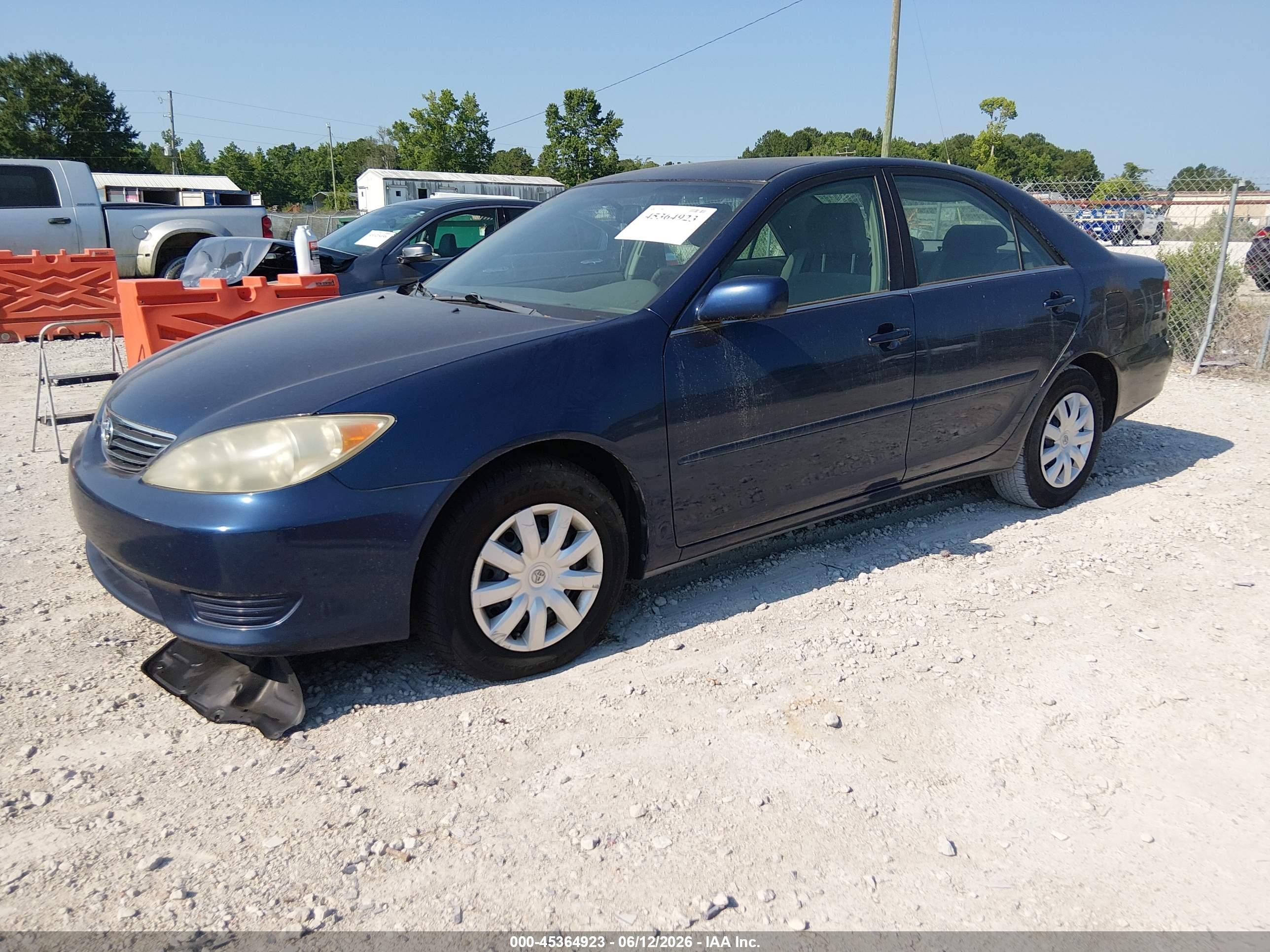 2005 Toyota Camry Le Blue vin: 4T1BE32K05U079031